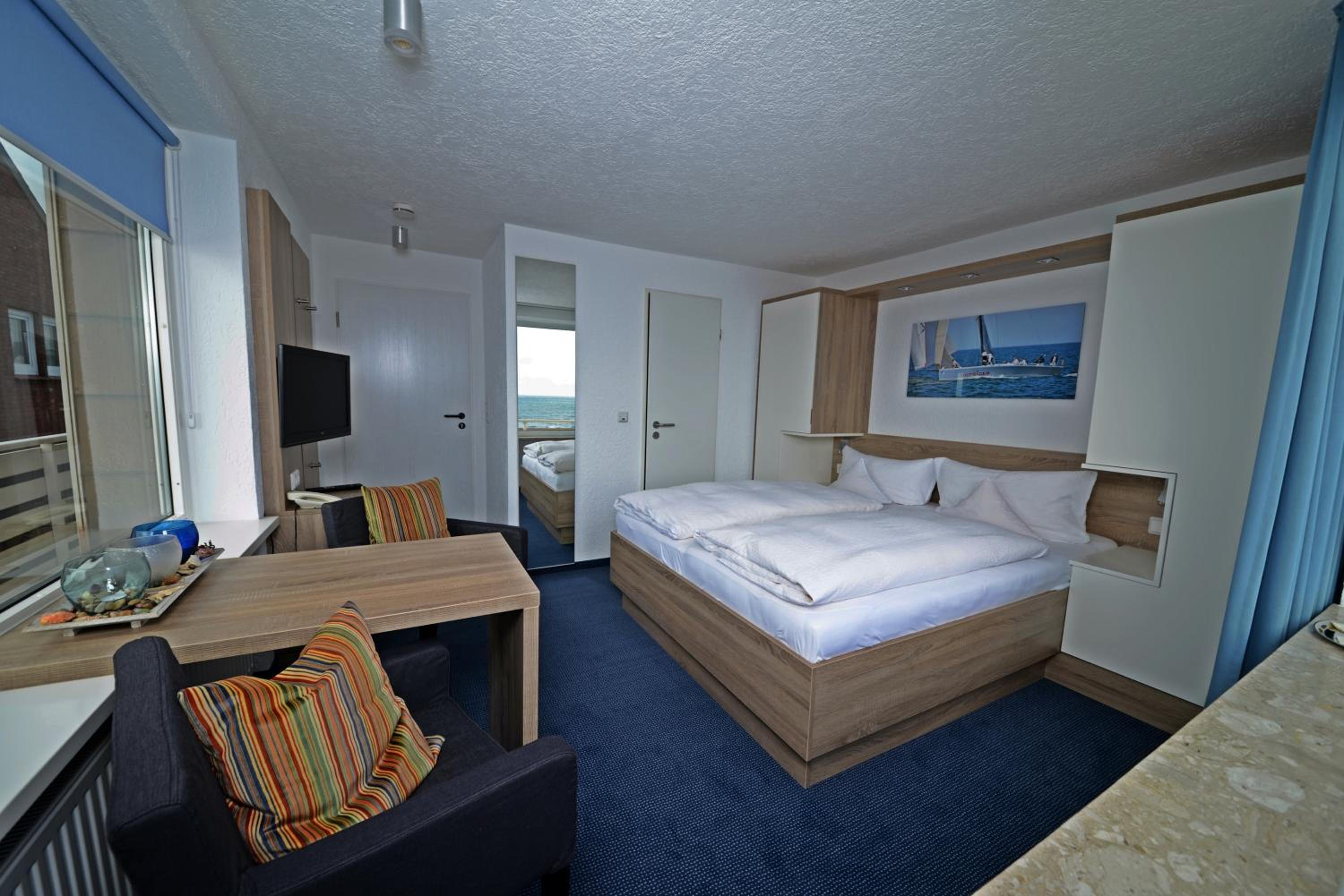 Double Room with Balcony and Sea View Nr. 6 photo 2