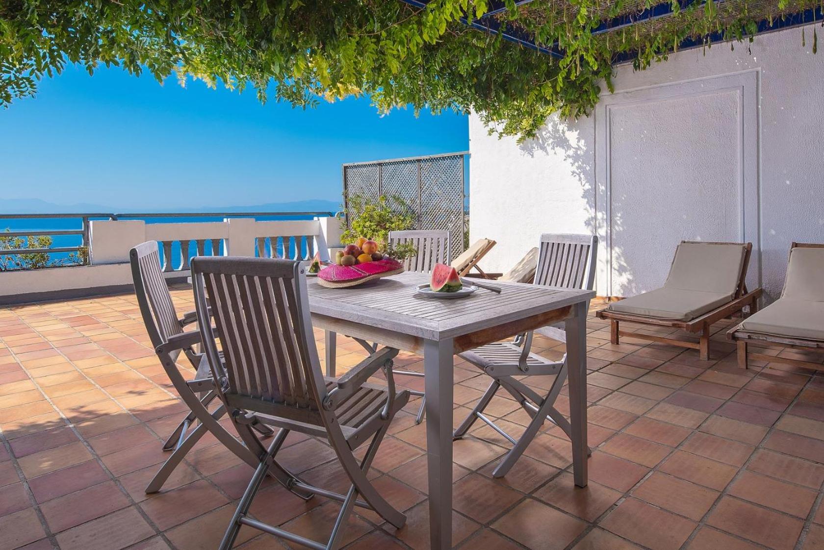 Panoramic Full Sea View Quadruple Room photo 3