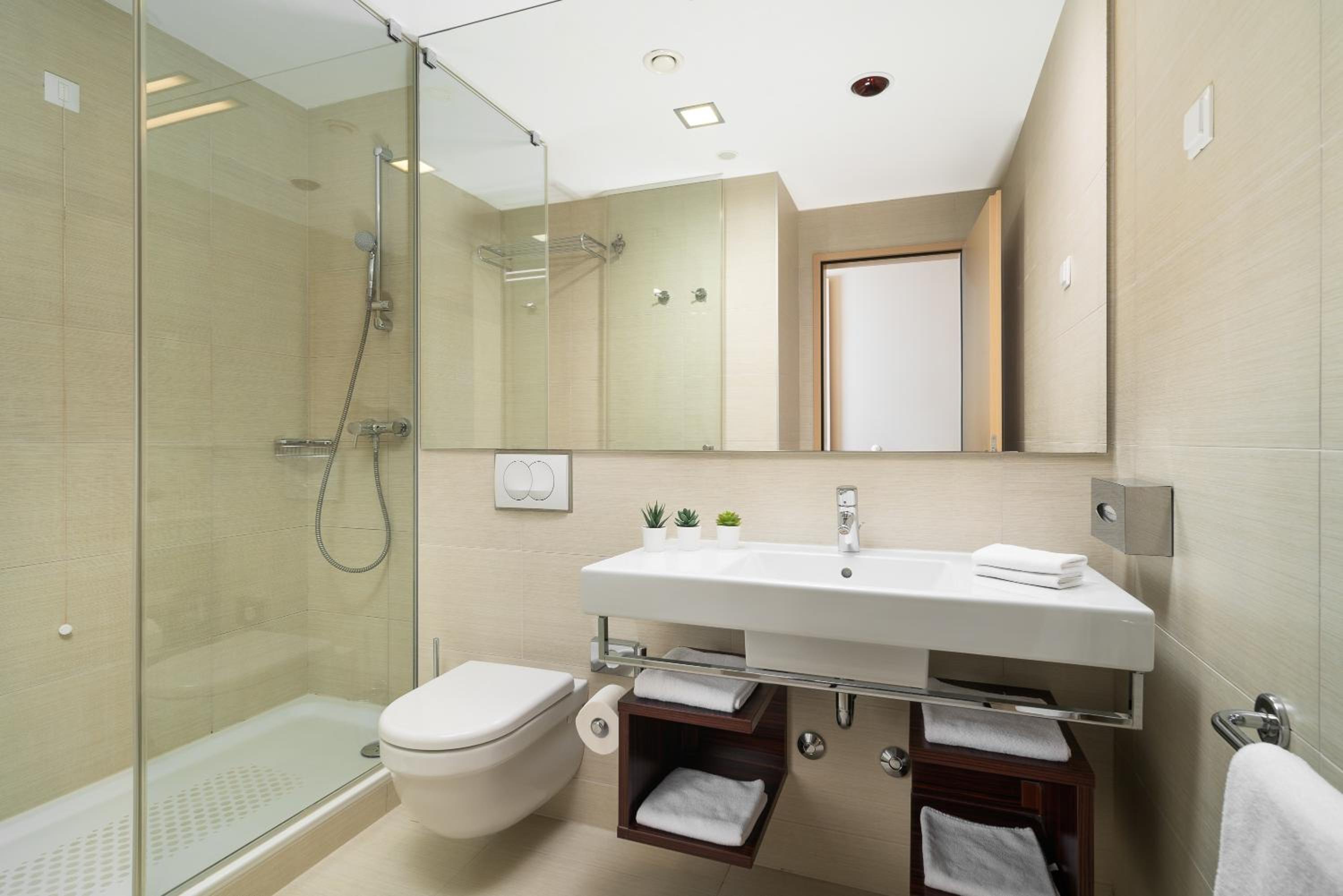 Special Offer - Standard Double or Twin Room with Park View and Airport Transfer