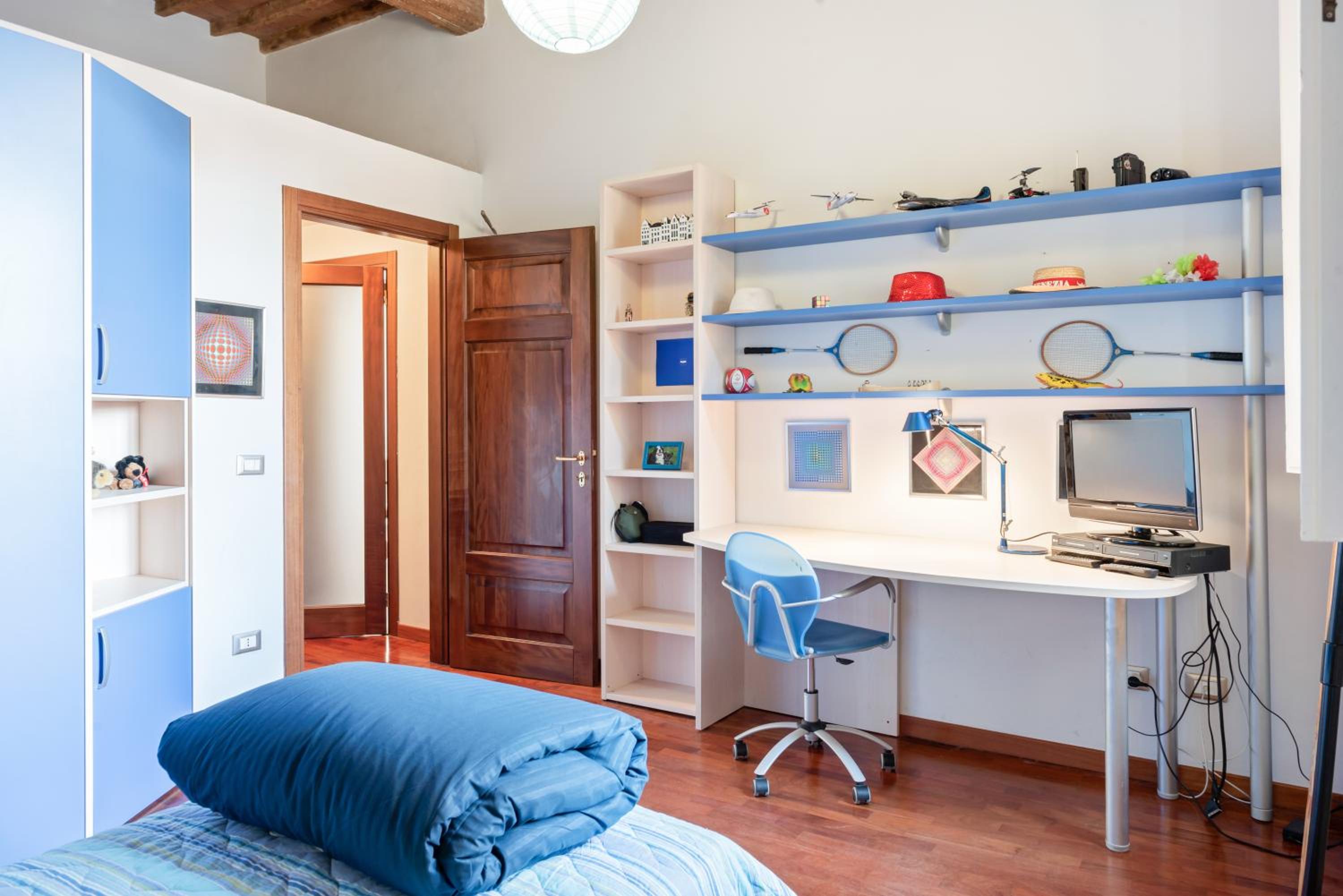 Three-Bedroom Apartment photo 1