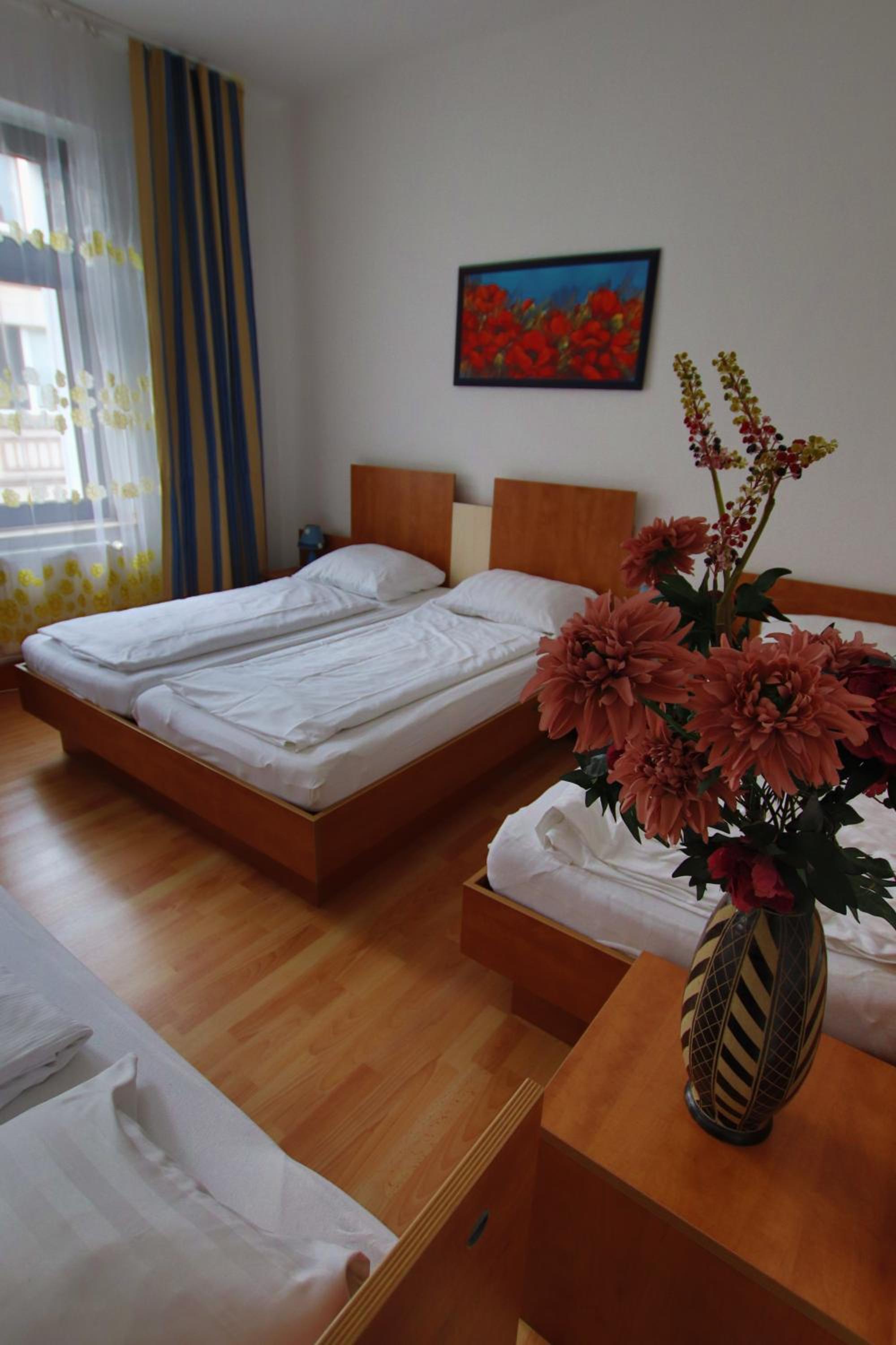 Standard Family Room - Photo 4