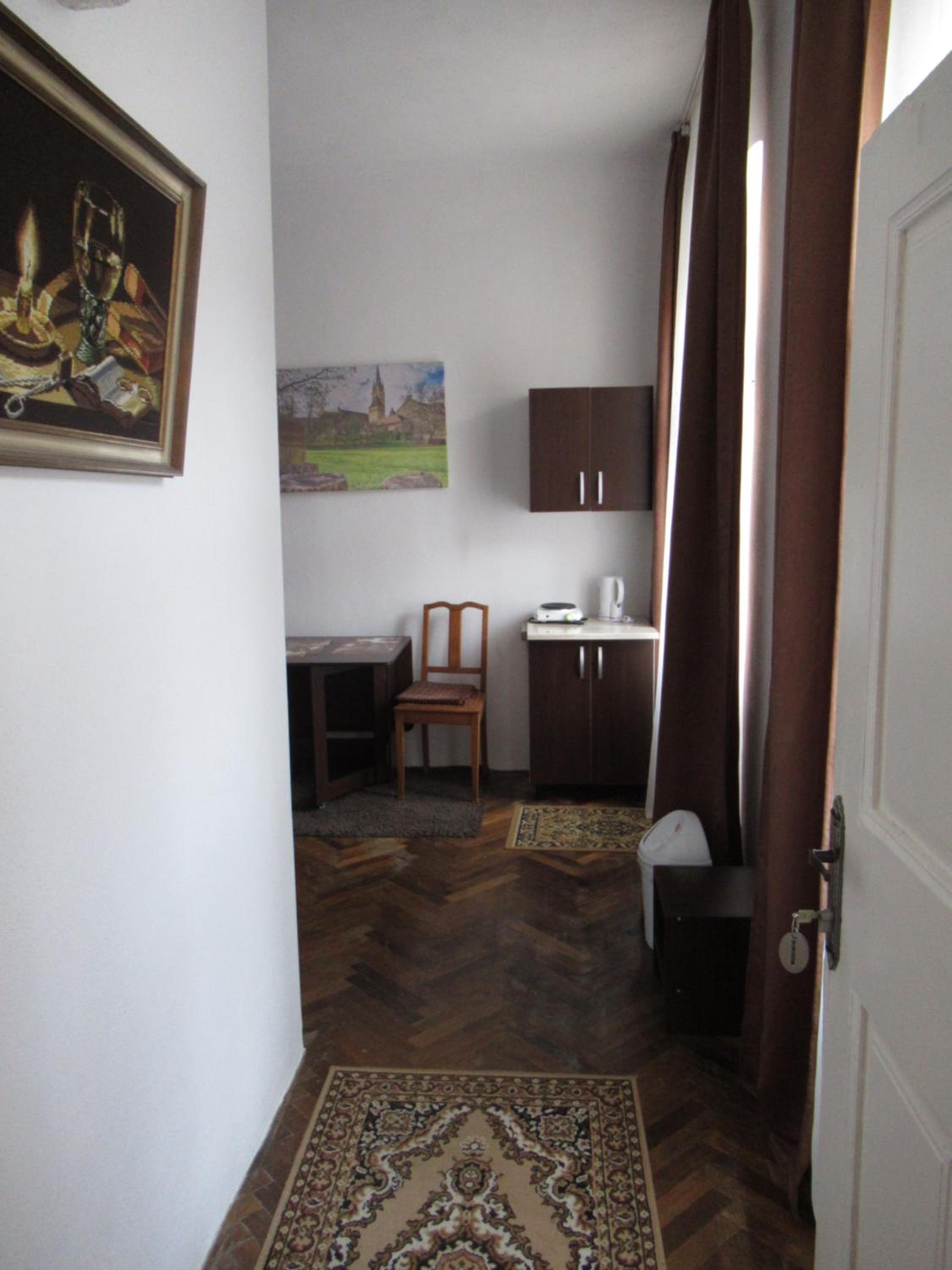 Small Double Room - Photo 3