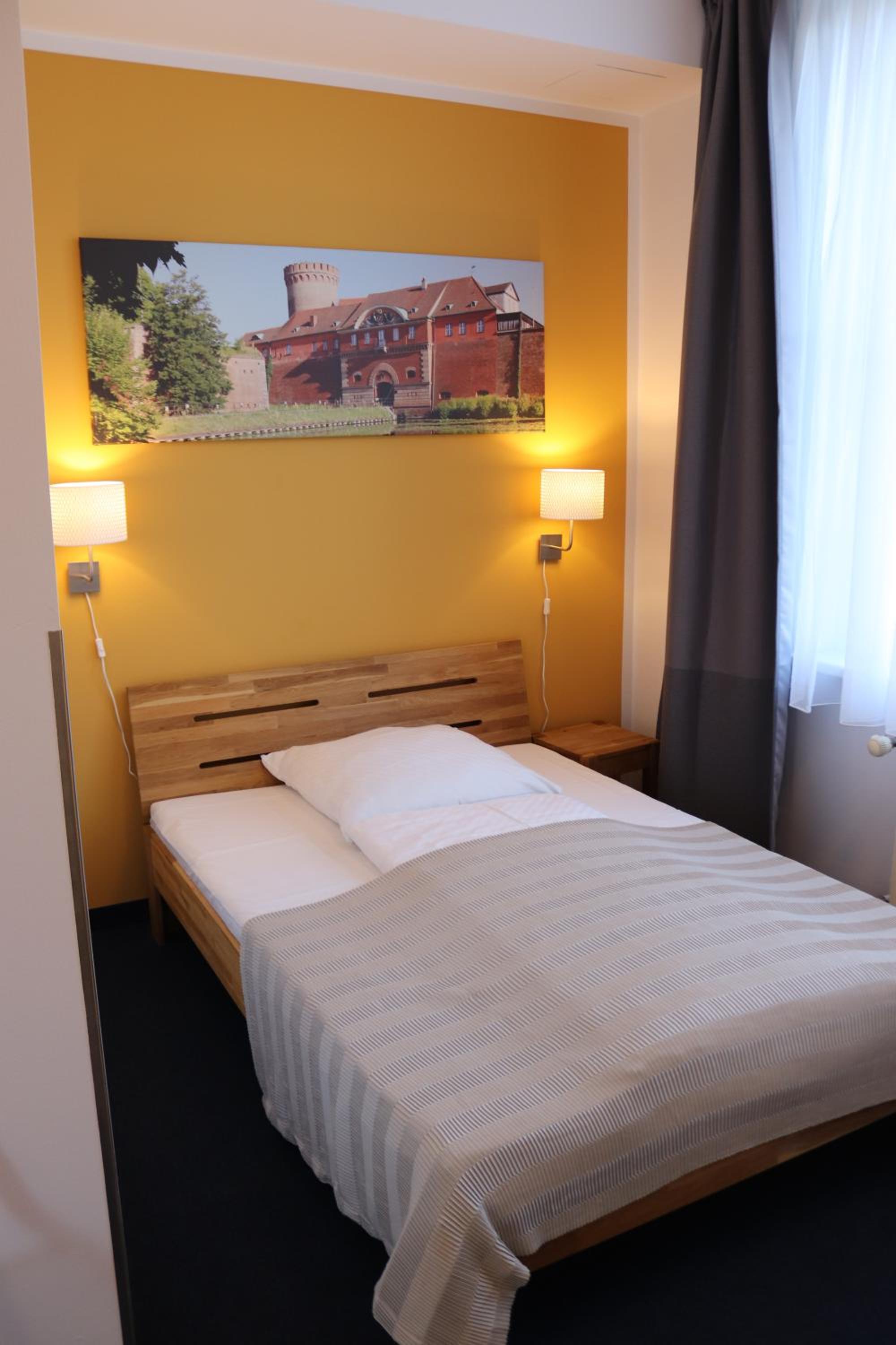 Single Room with Bathroom photo 2