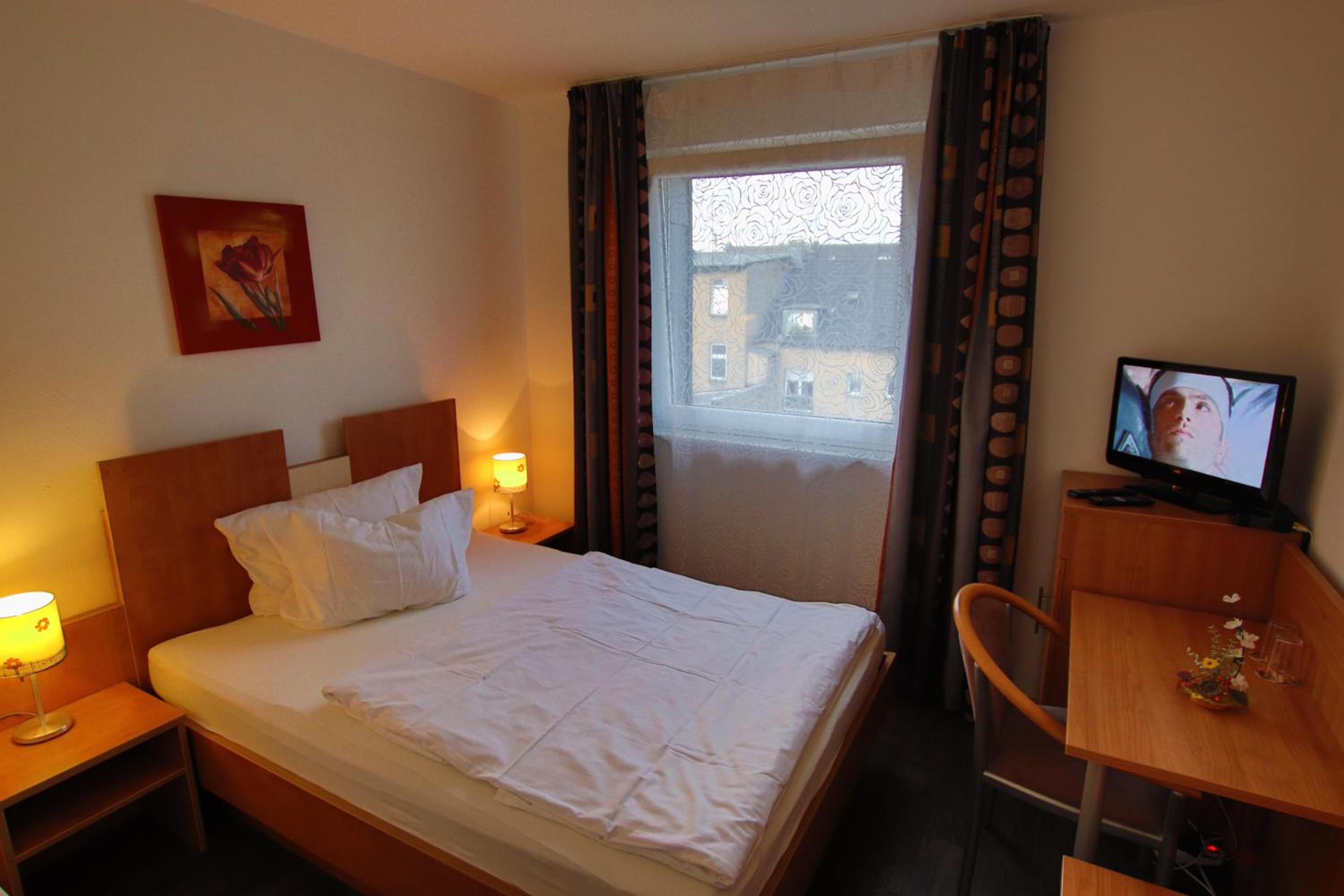 Double Room With Small Double Bed photo 2