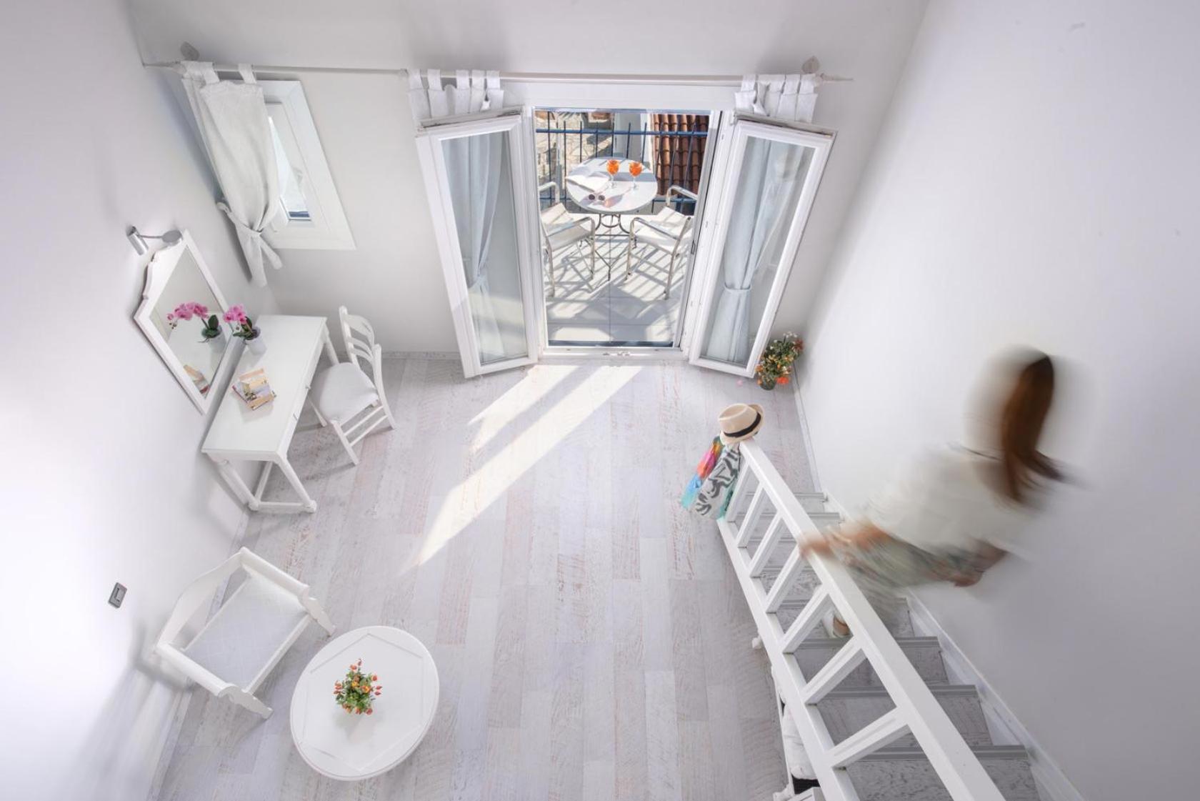 Sea View Maisonette - Photo 9