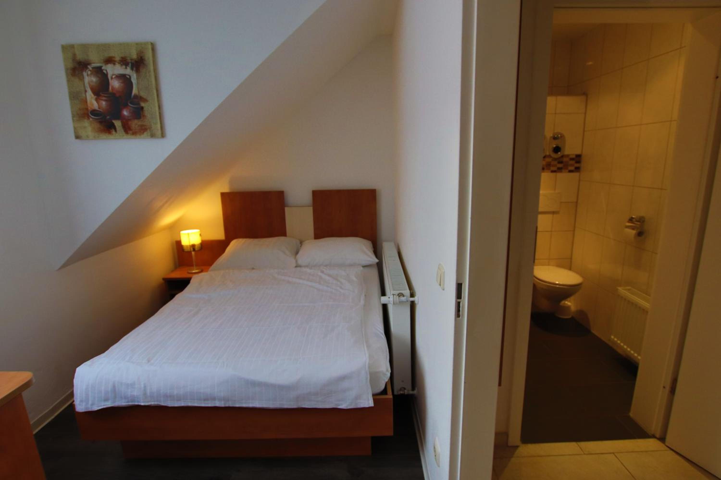 Double Room With Small Double Bed photo 3