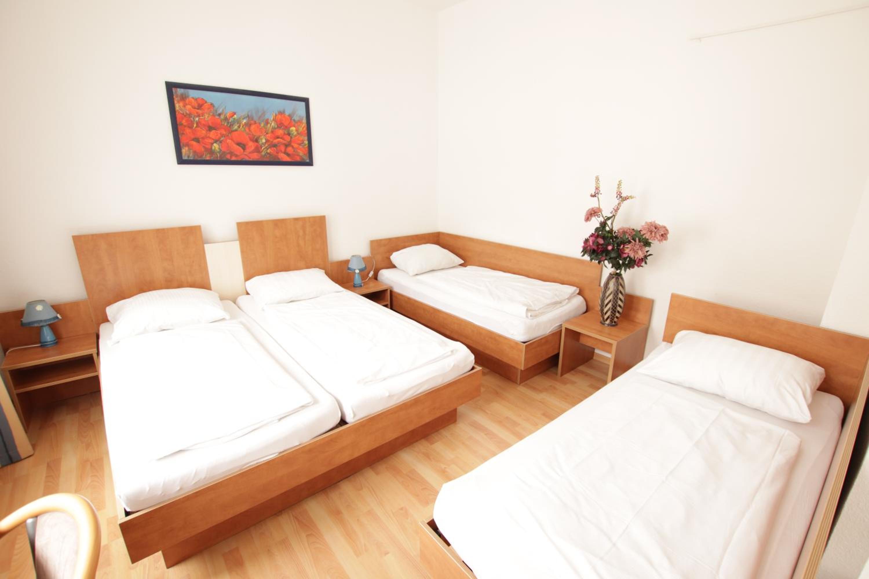 Standard Family Room - Photo 7