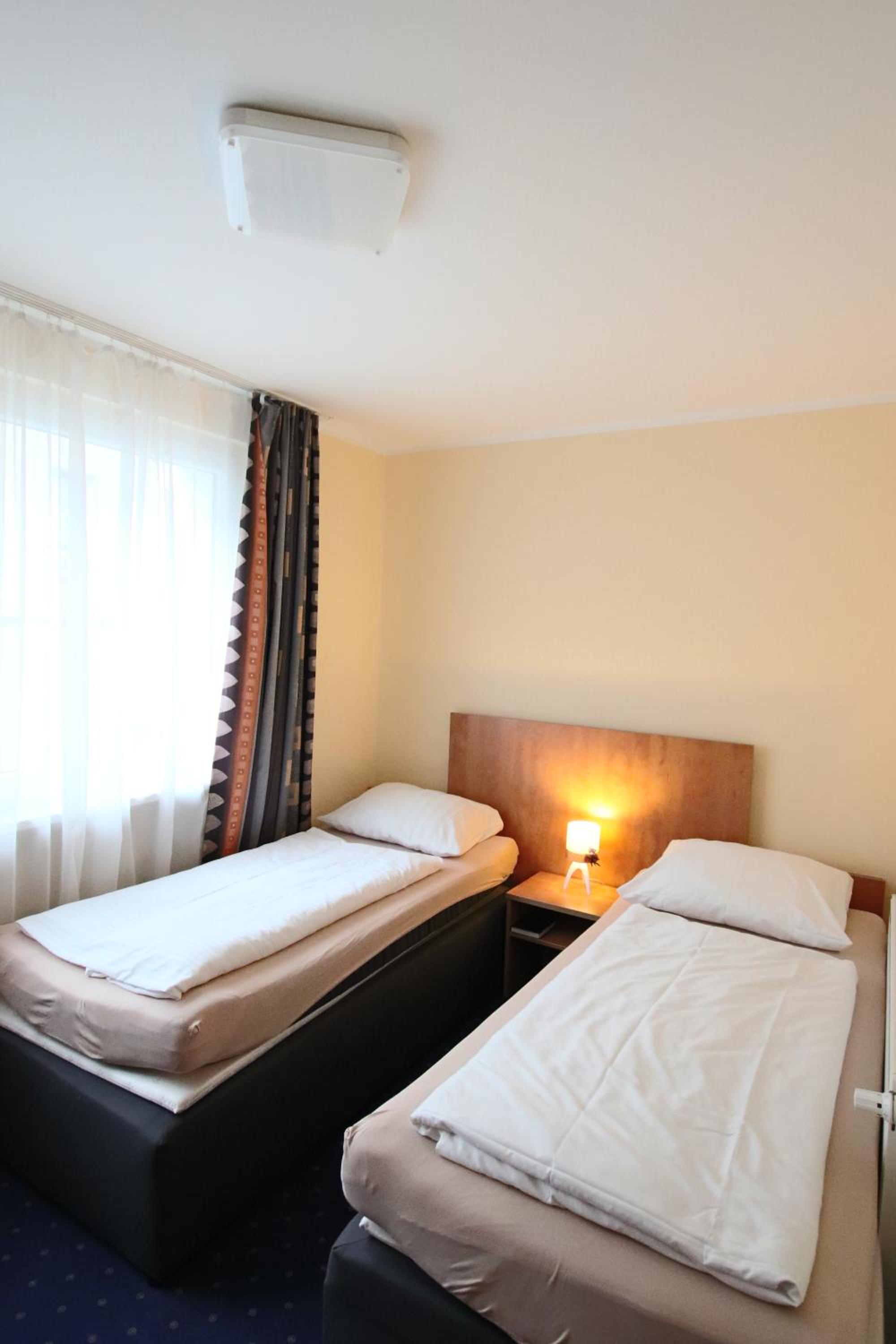 Twin Room - Photo 1