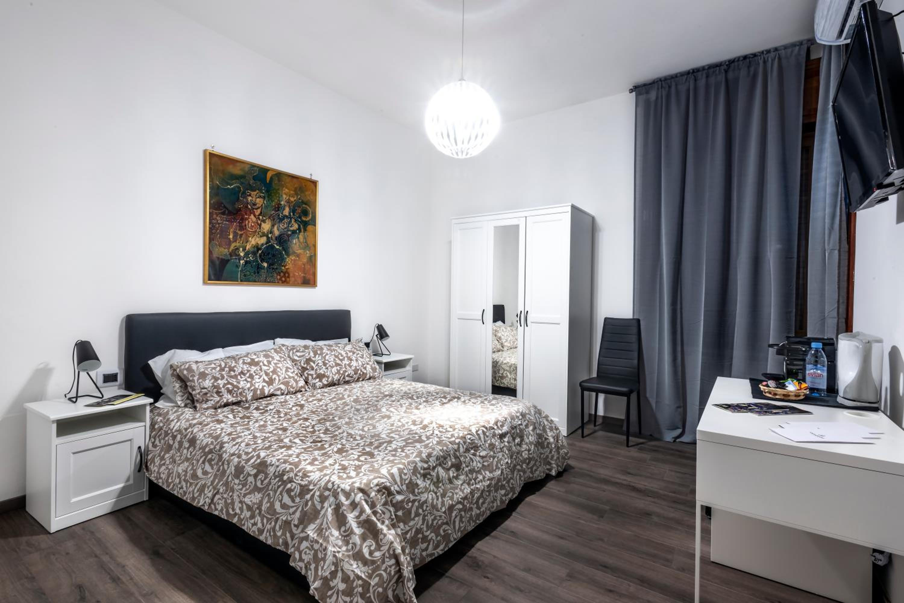 Double Room with Private External Bathroom photo 1