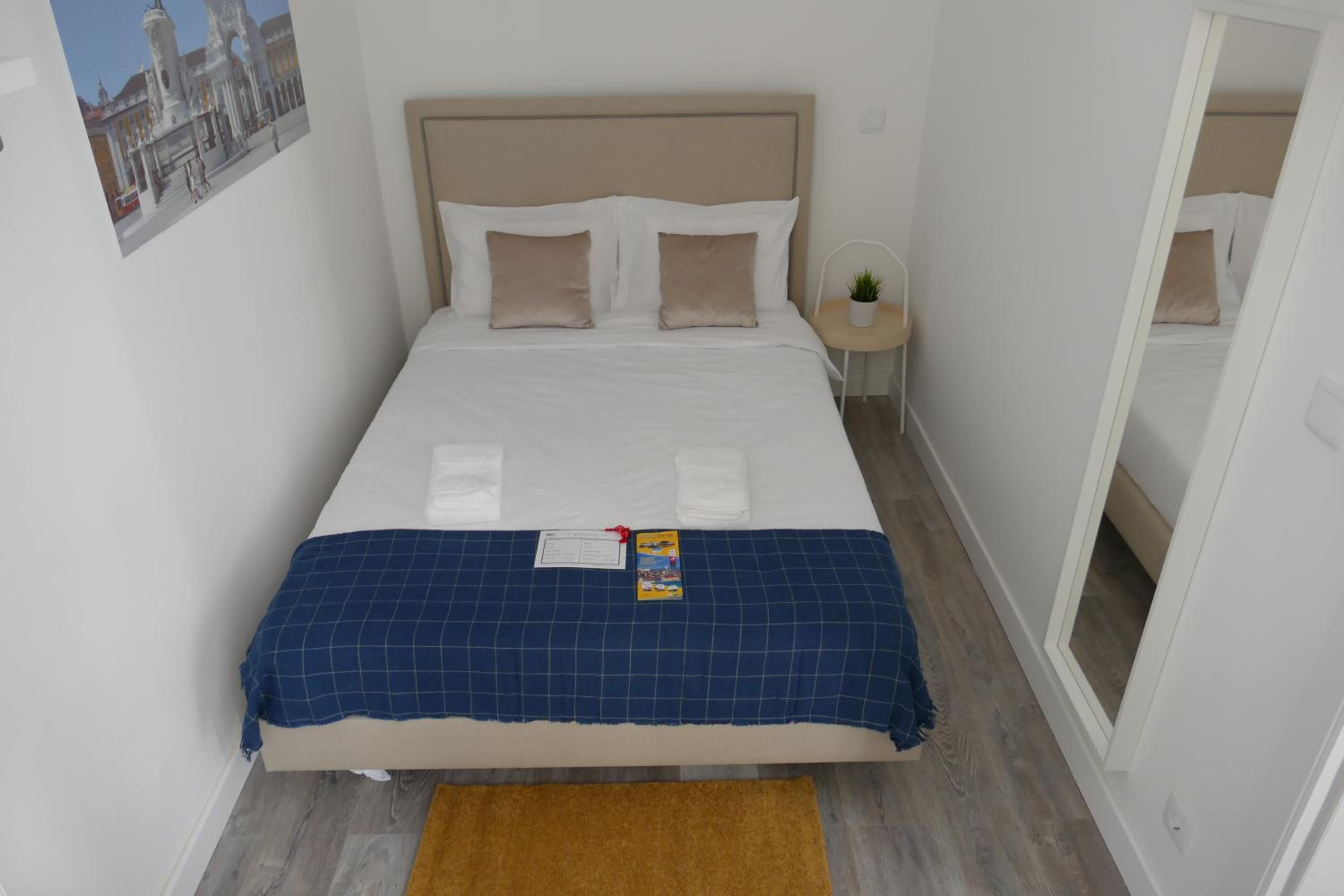 Budget Double Room - Photo 2