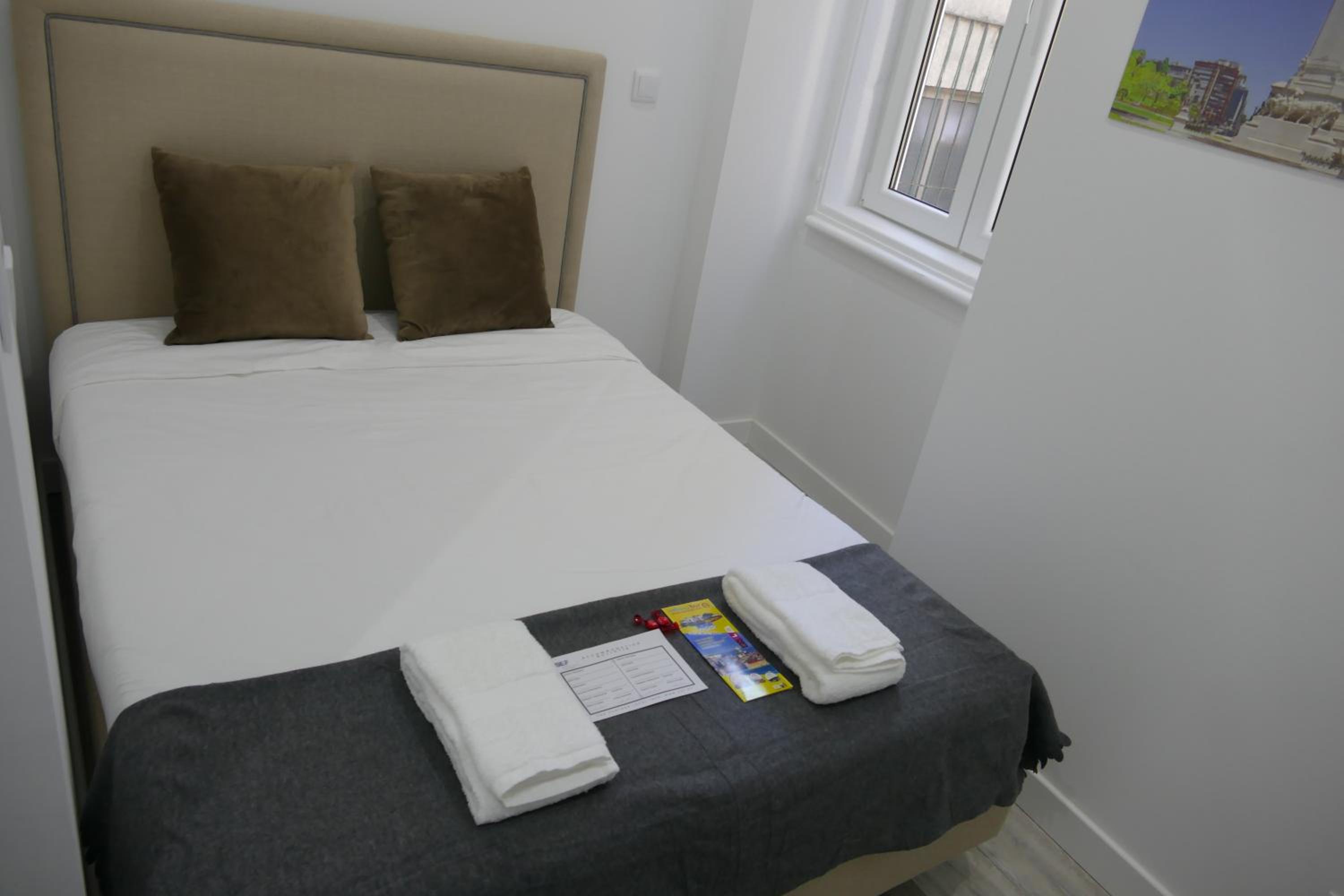 Small Twin Room - Photo 1