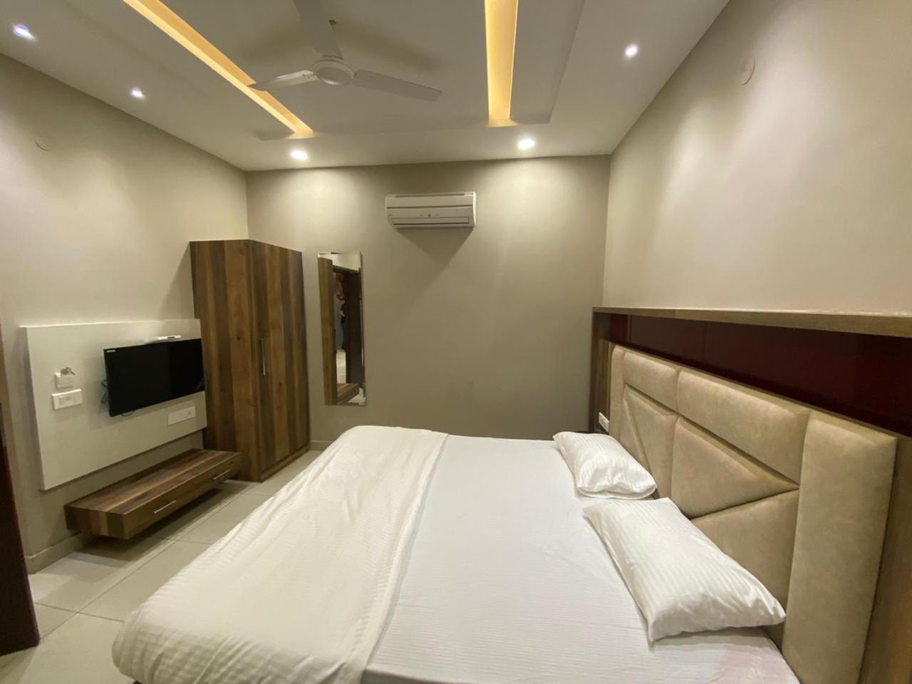 Large Double Room photo 1