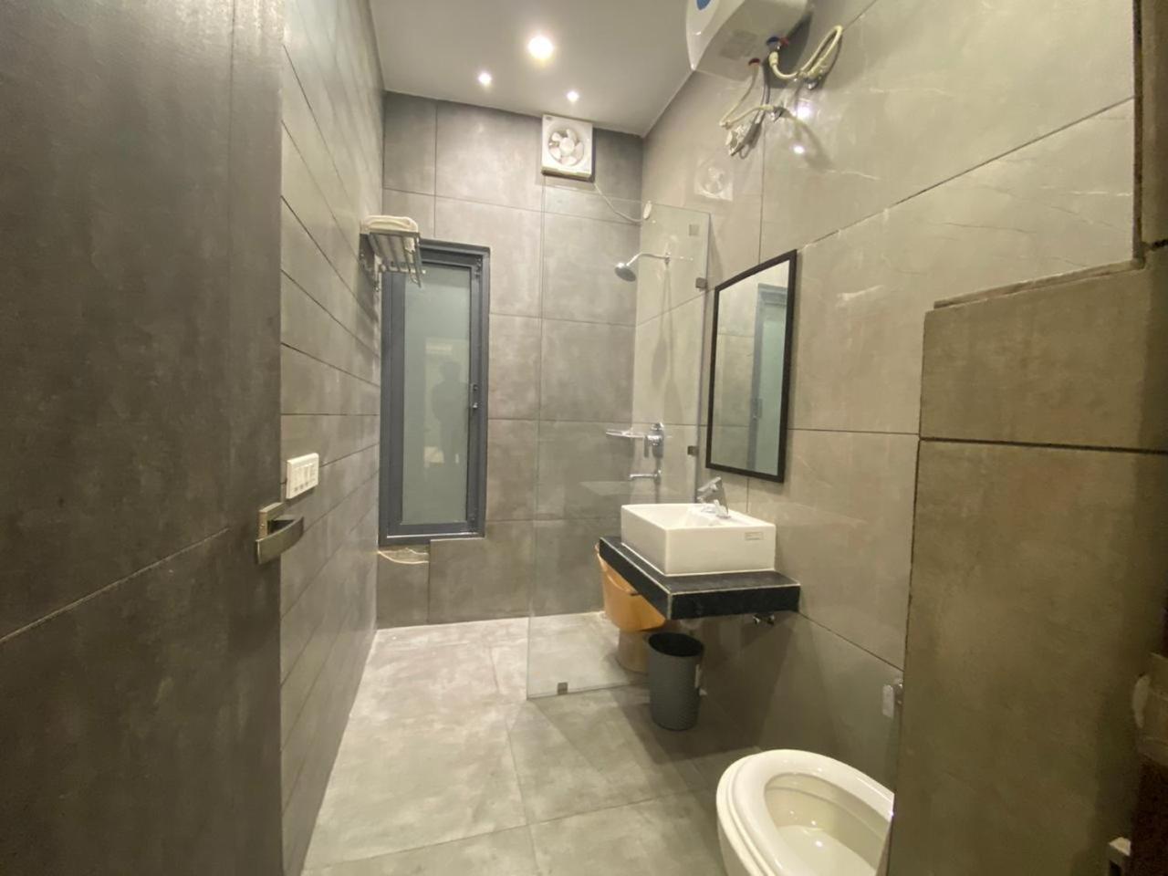 Large Double Room photo 2