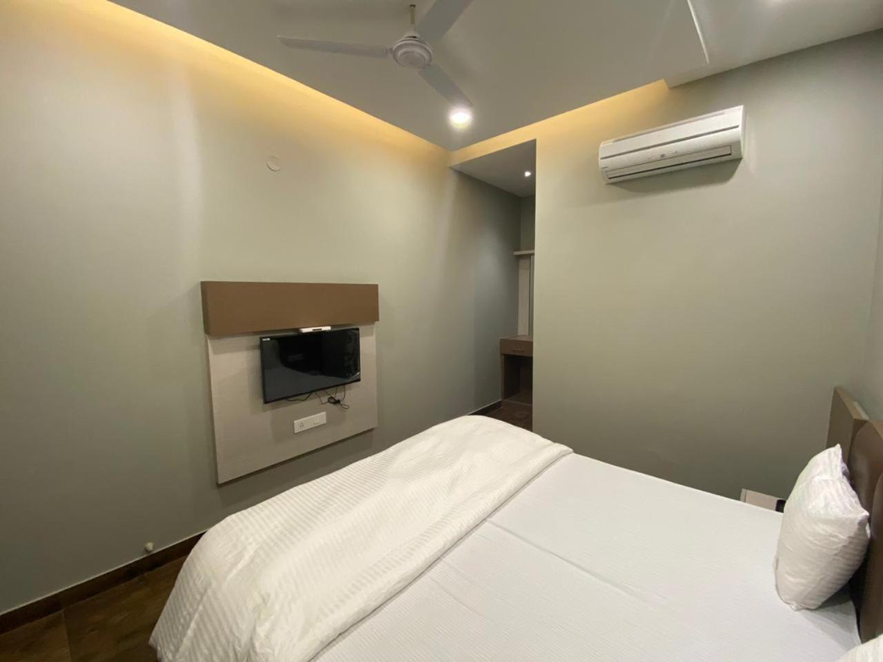 Large Double Room photo 3