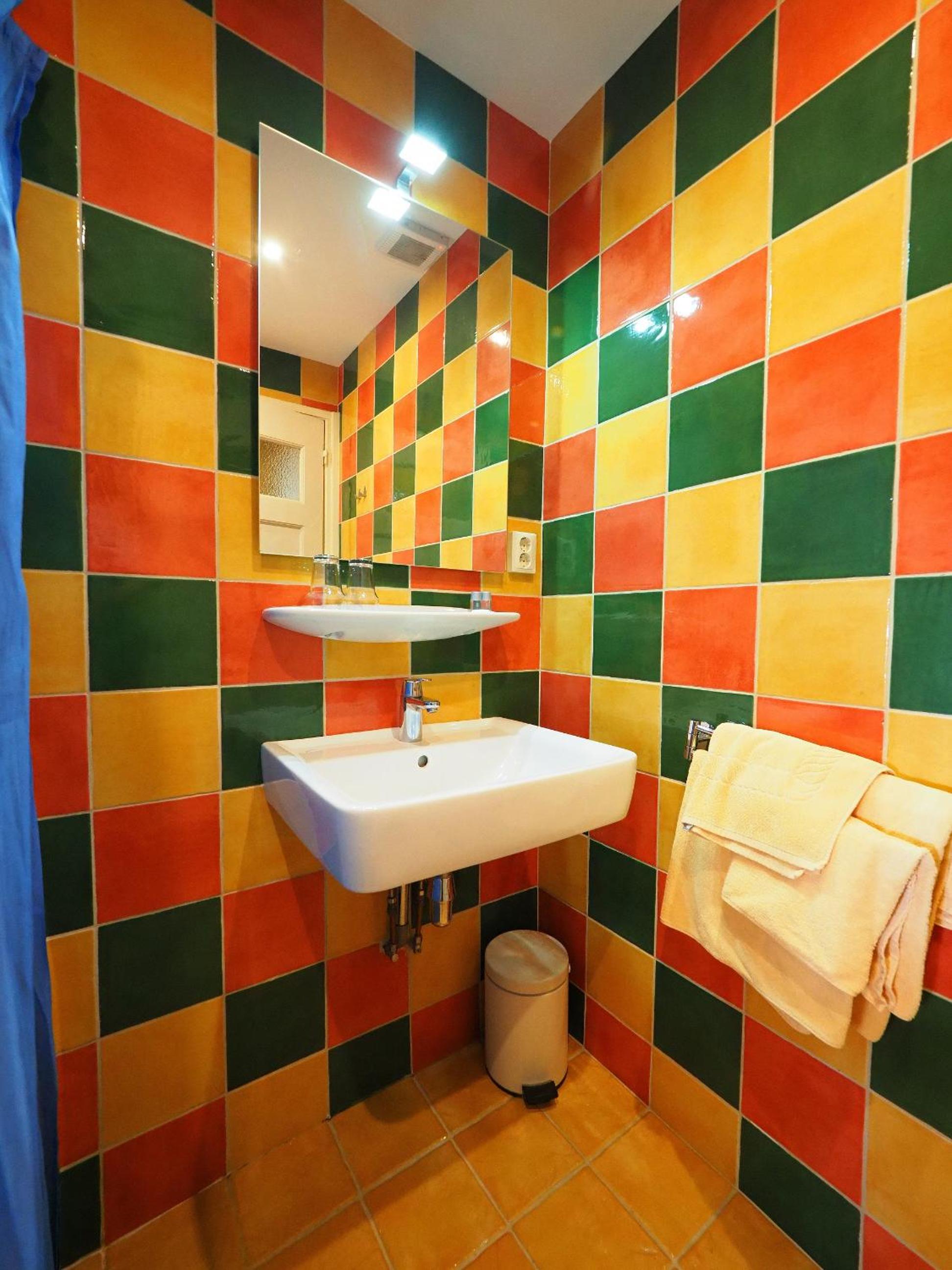 Double or Twin Room - Photo 8