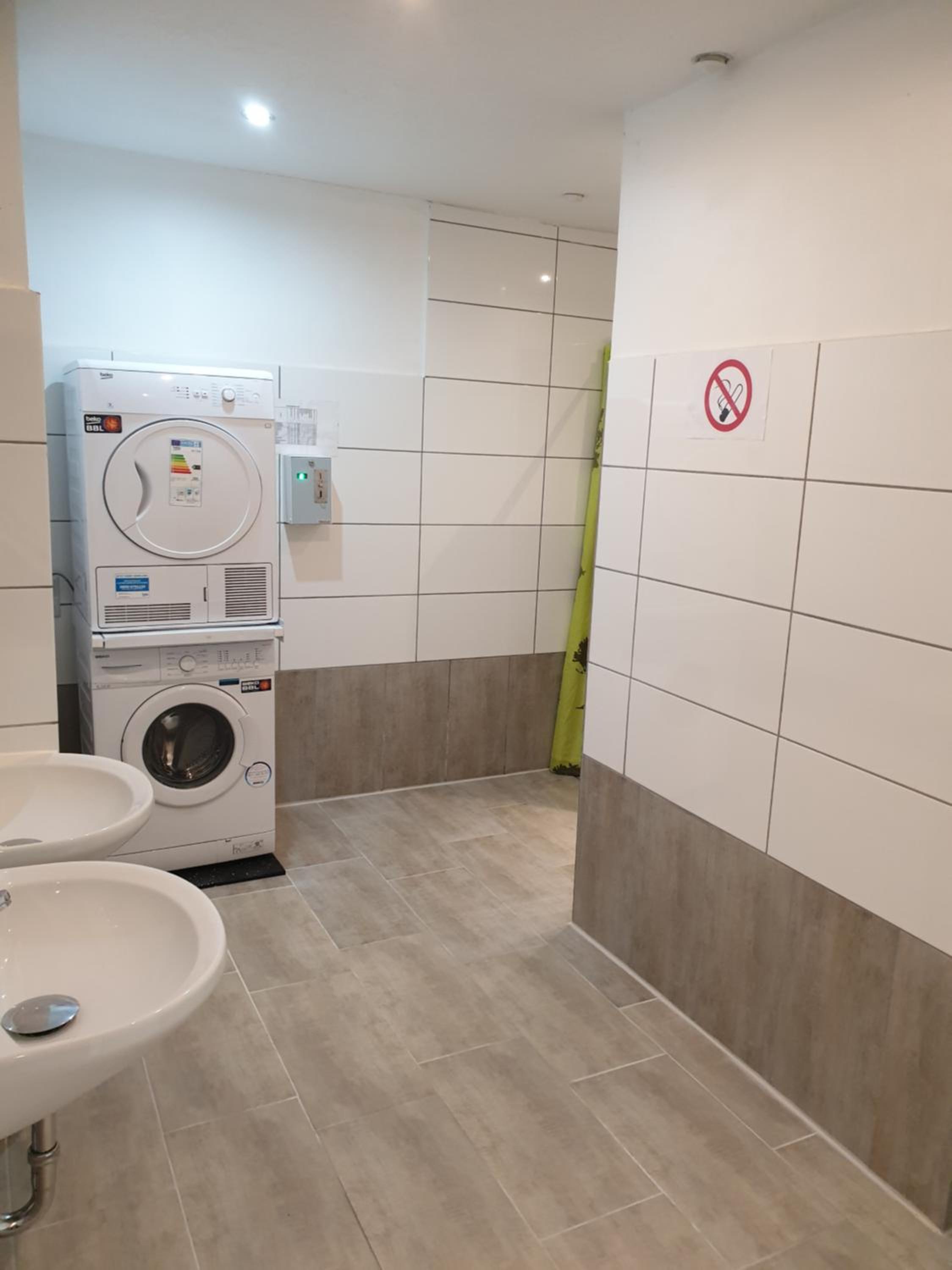 Standard Twin Room With Shared Bathroom photo 2