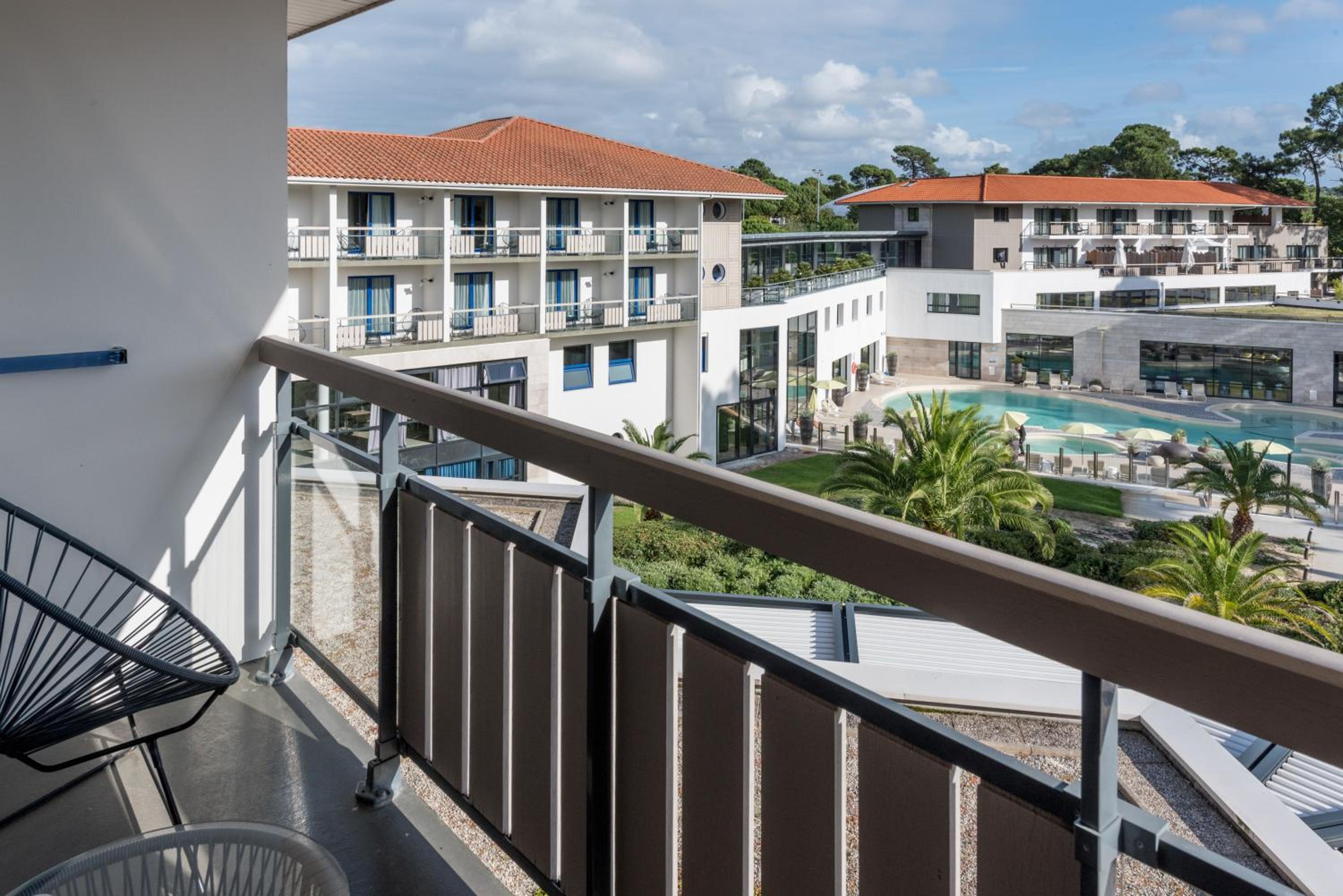 Privilege Room with Pool View and Spa Access - Photo 15