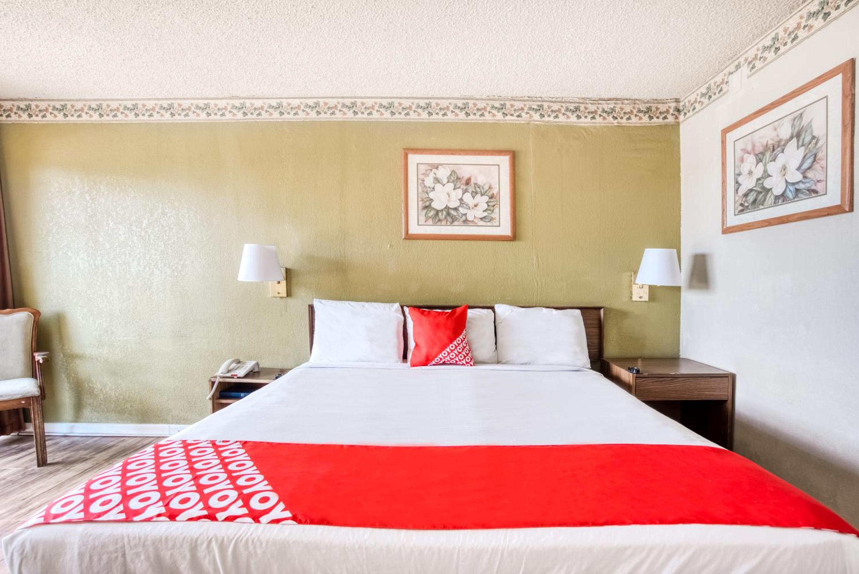 Queen Bed Walkin photo 1