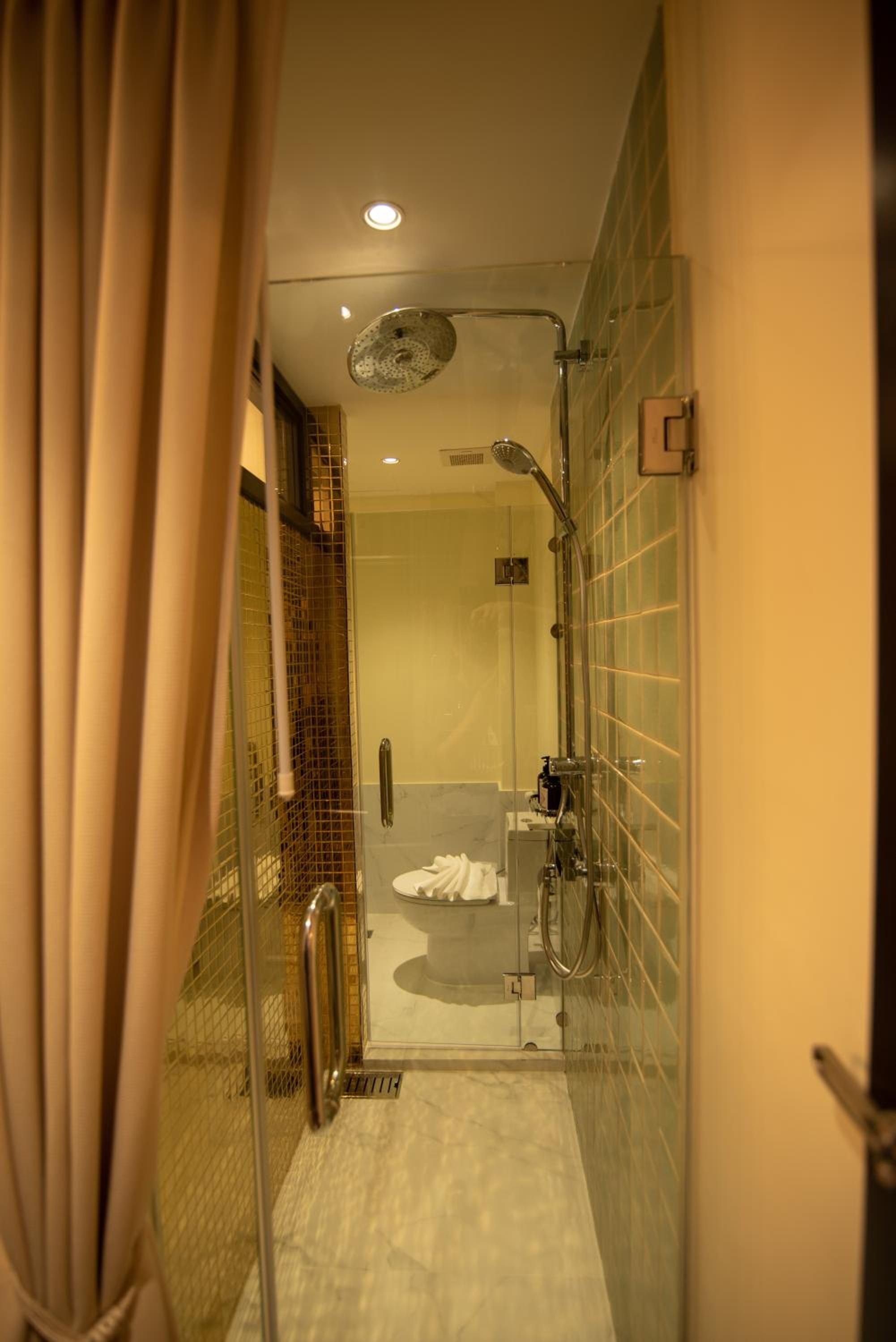 Deluxe Double Room with Balcony - Photo 10