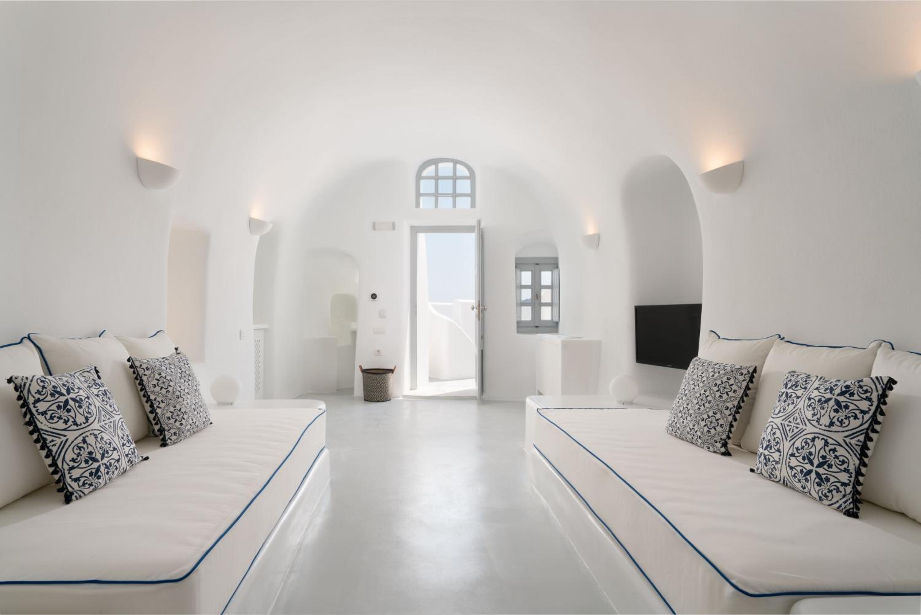 Grand Suite with Indoor Plunge Pool, Terrace and Blue Domes View