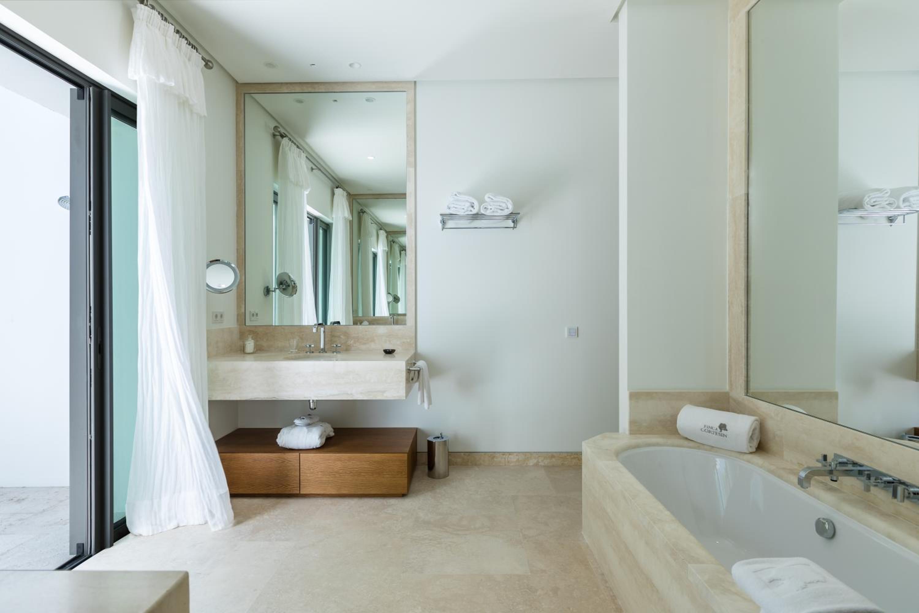Villa de Cinco Habitaciones con Piscina Privada