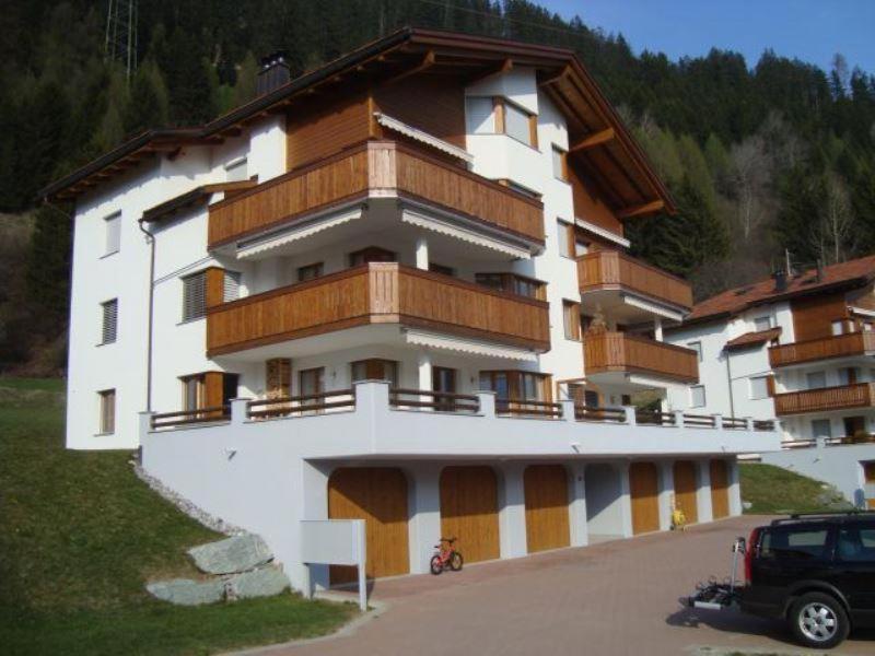 Two-Bedroom Apartment with Bath photo 2