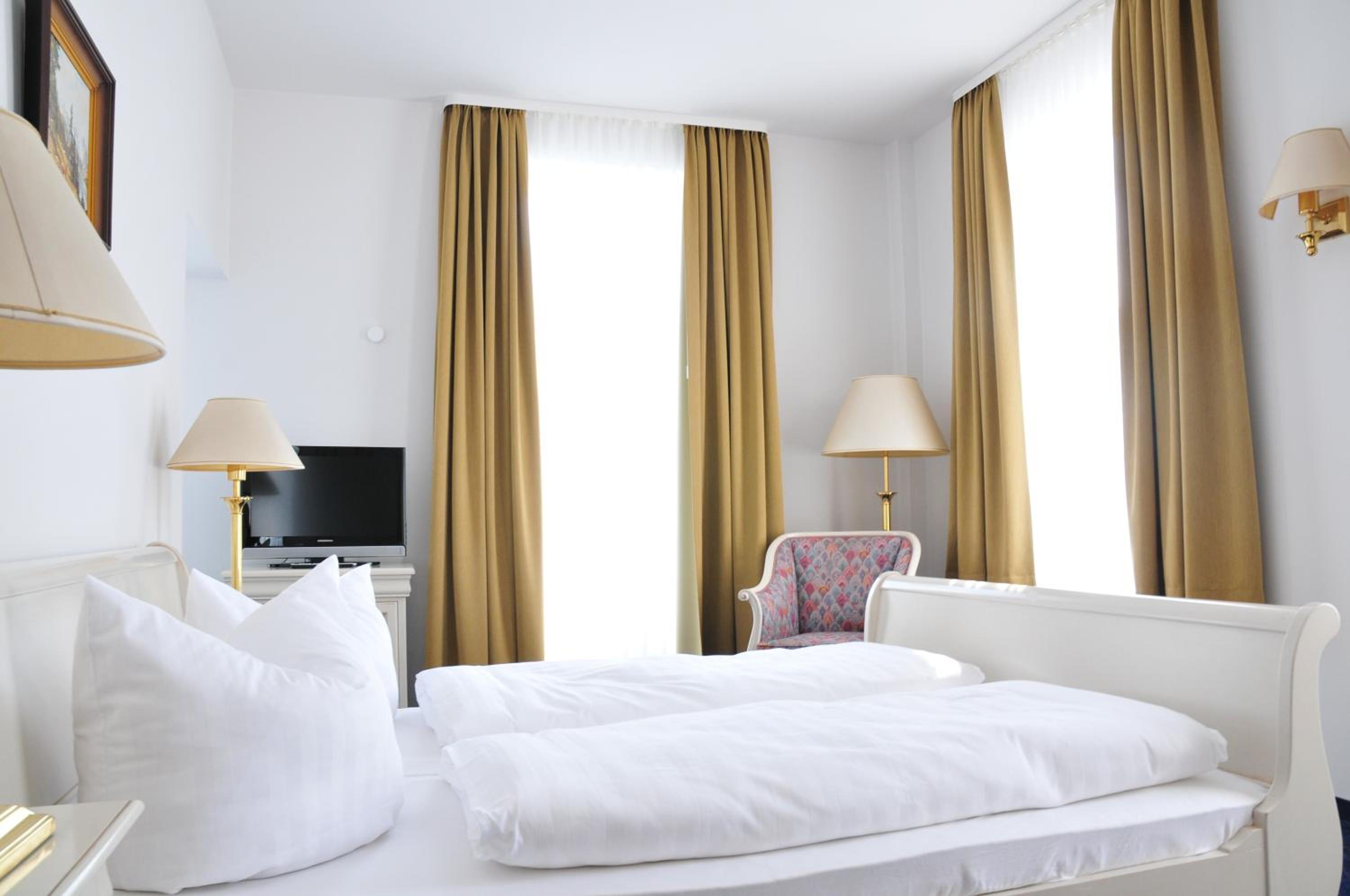 Superior Double Room with Balcony - Photo 2
