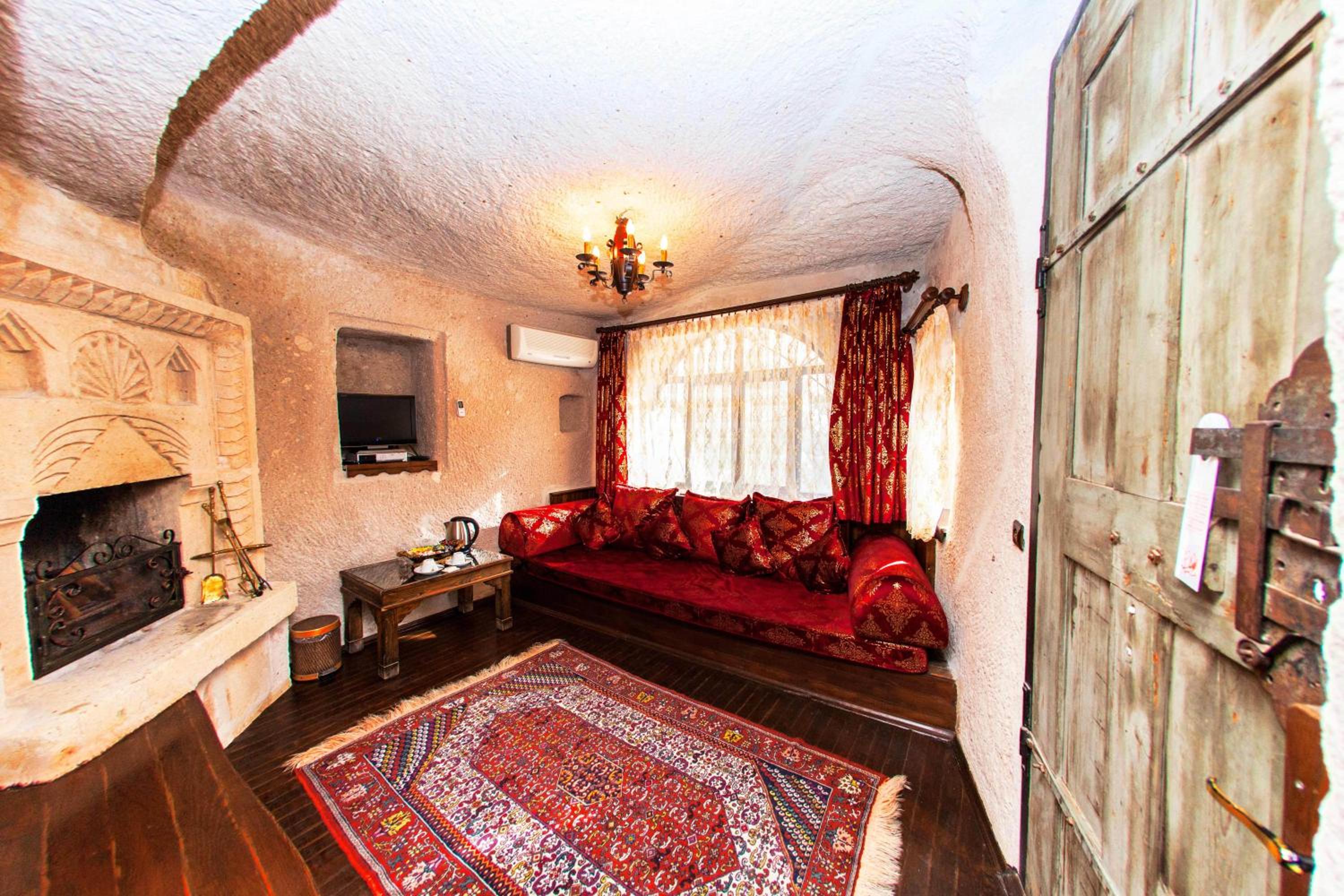 Cave Suite - Photo 17