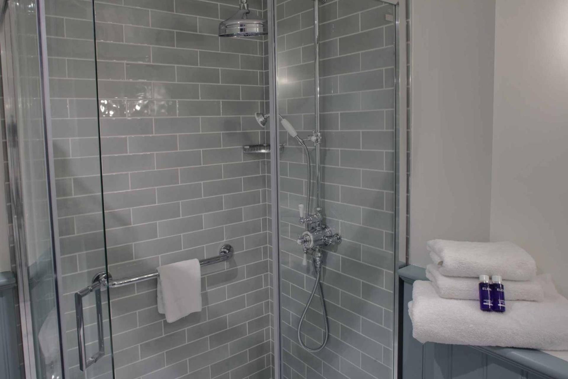 Signature Double – Manor House photo 3