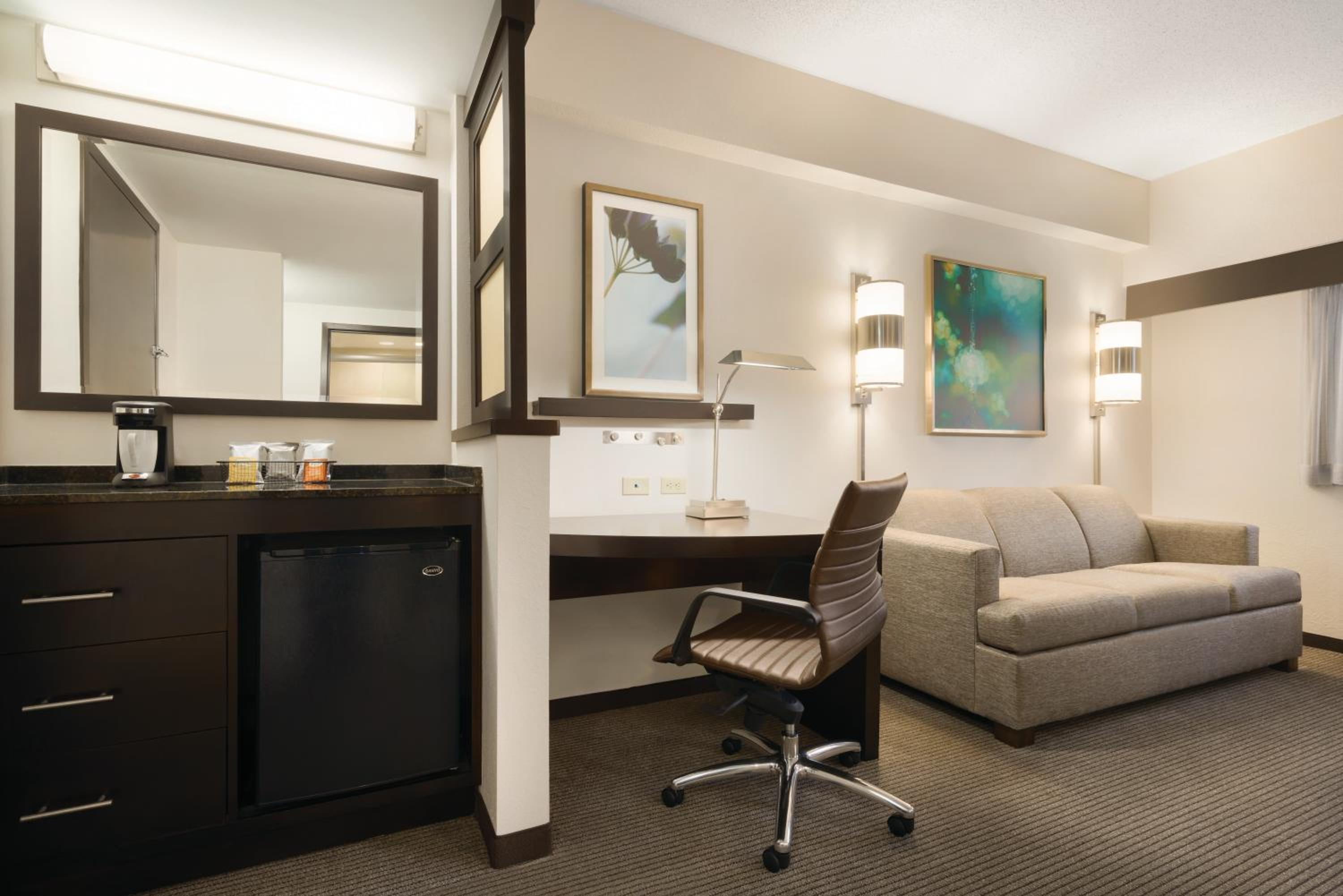 King Room with Sofa Bed and Roll-In Shower - Disability Access - Photo 4