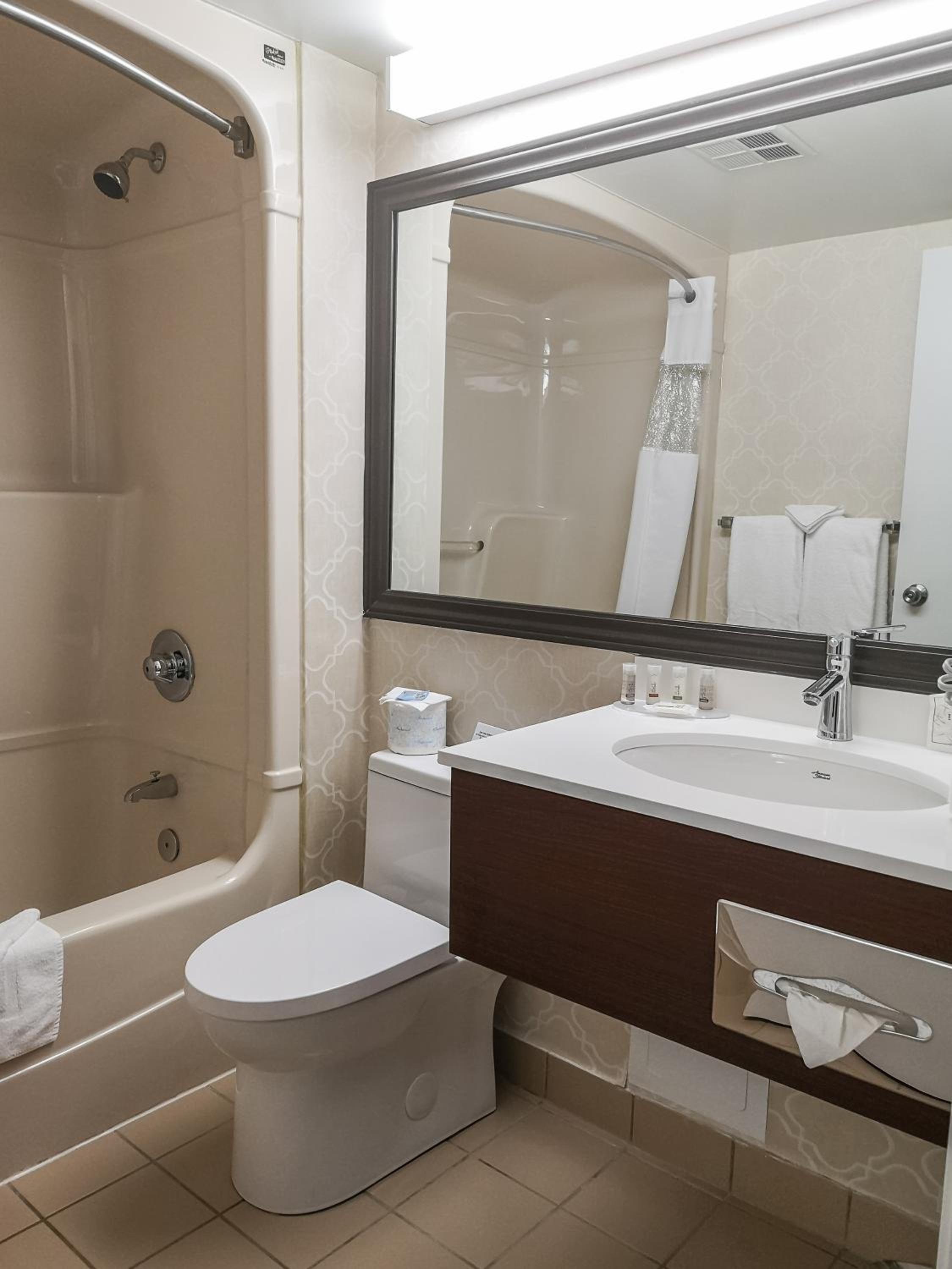 Deluxe Queen Room Non-Smoking Upper Floor photo 2