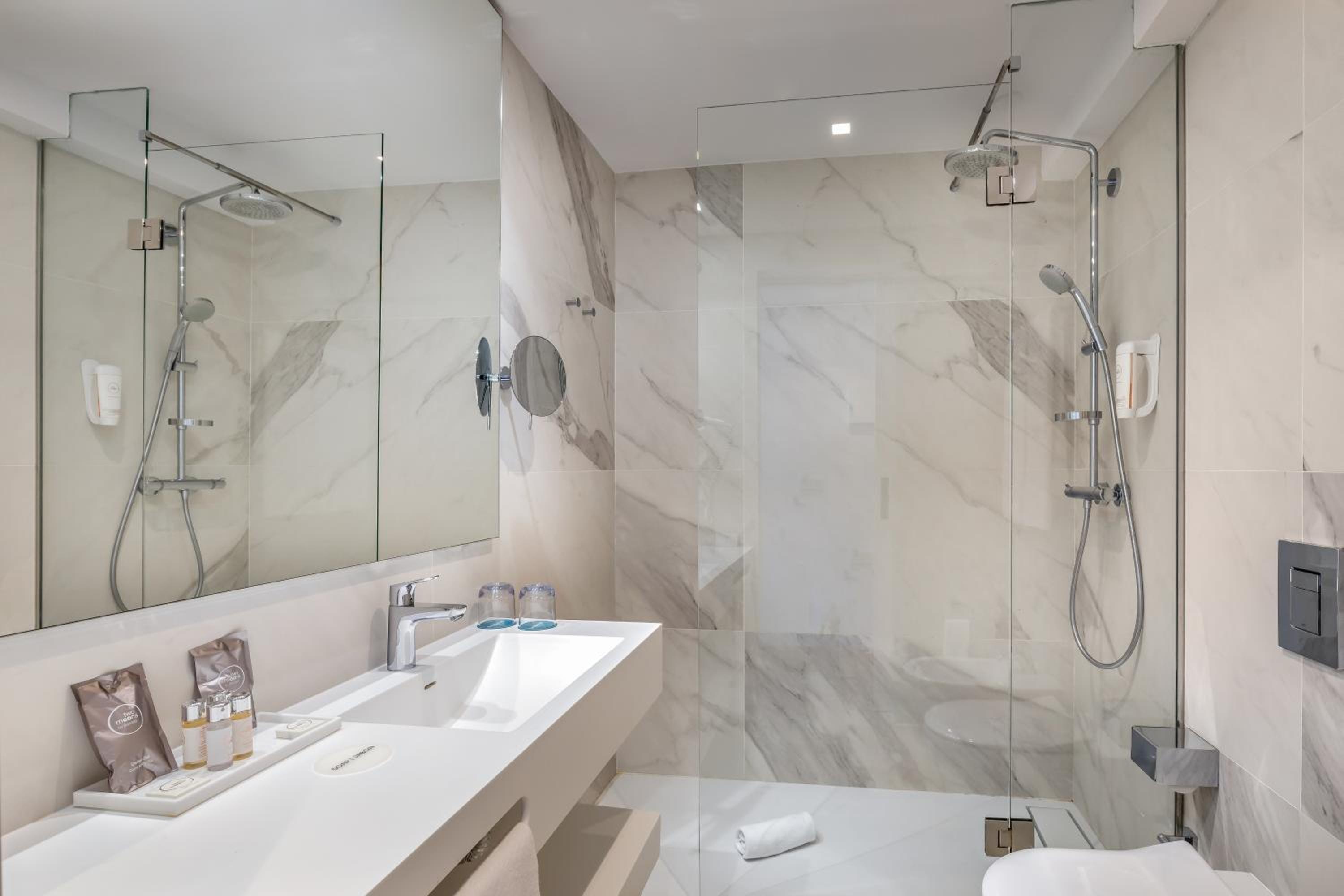 Superior Room (2 Adults) - Photo 10