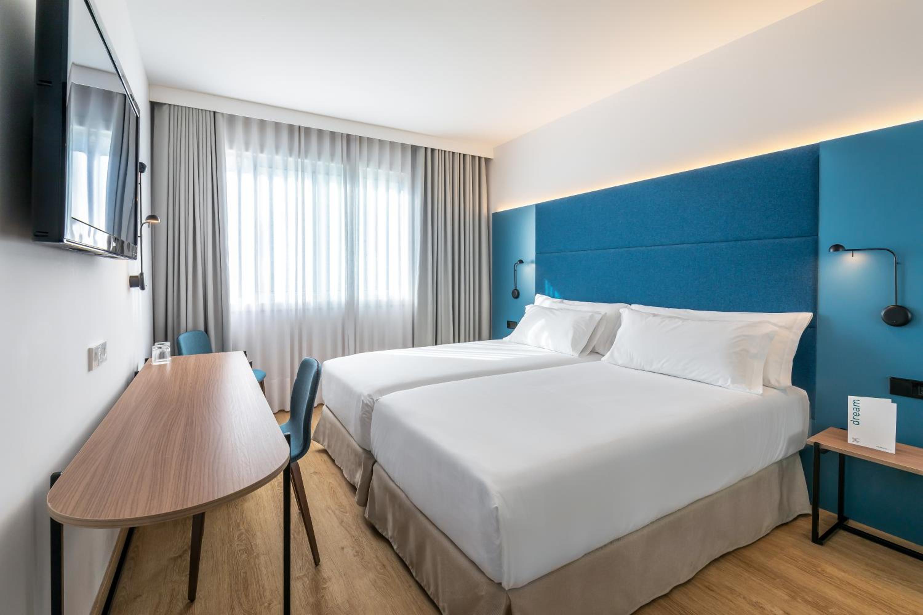 Superior Room (2 Adults) - Photo 8