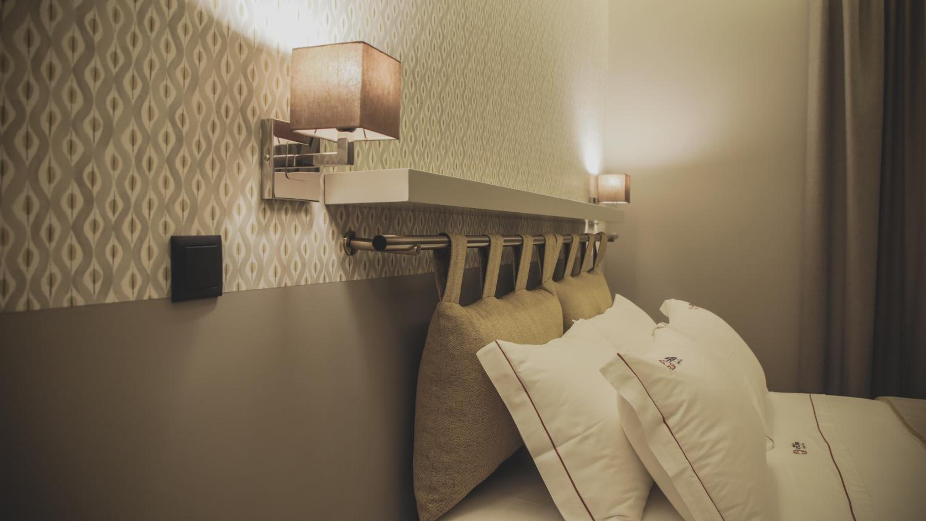 Deluxe Double Room with Balcony photo 3