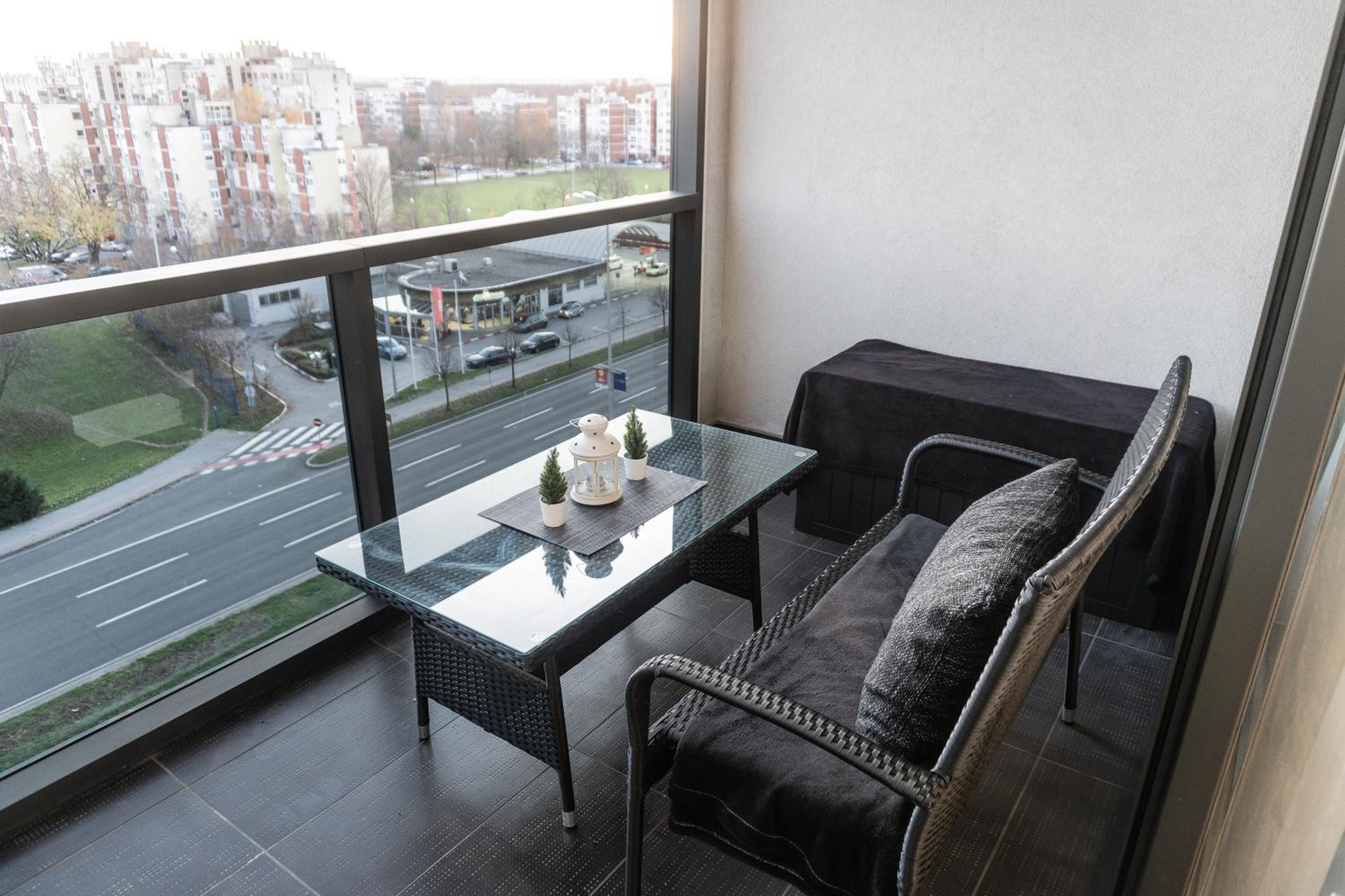 Studio Apartment - Photo 10