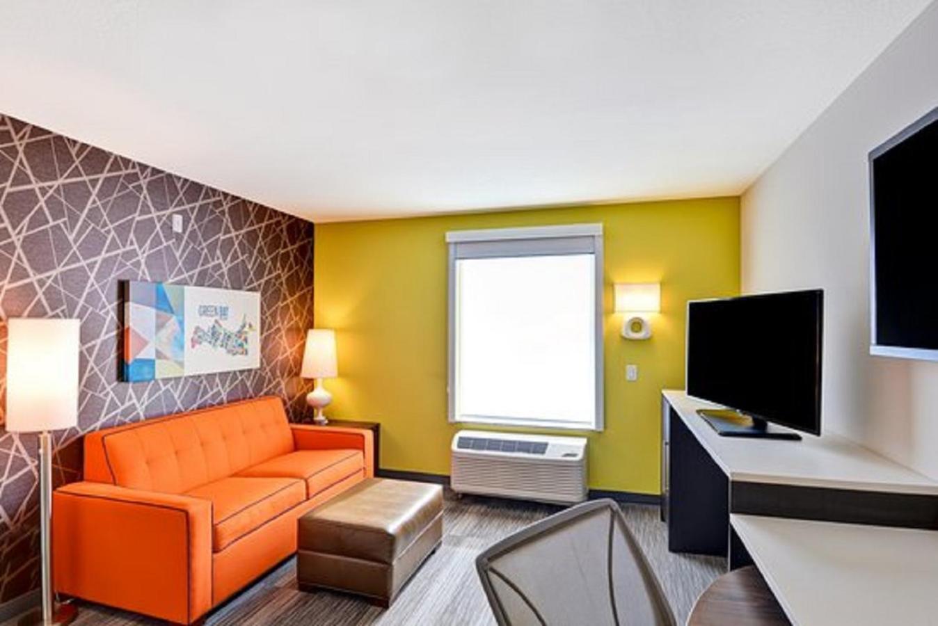 King Suite - Mobility and Hearing Access/Non-Smoking - Photo 2