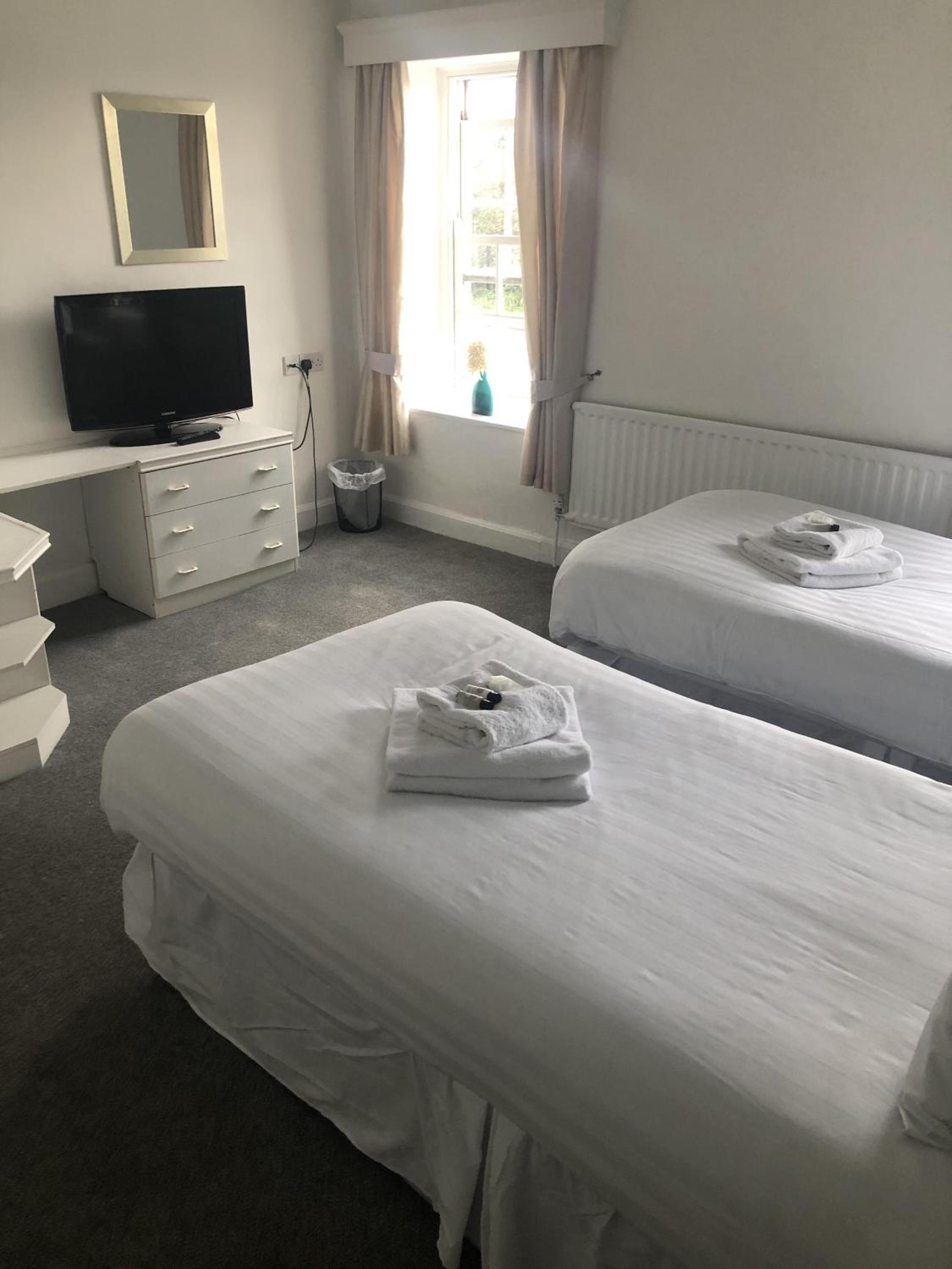 Twin Room with Private Bathroom photo 1