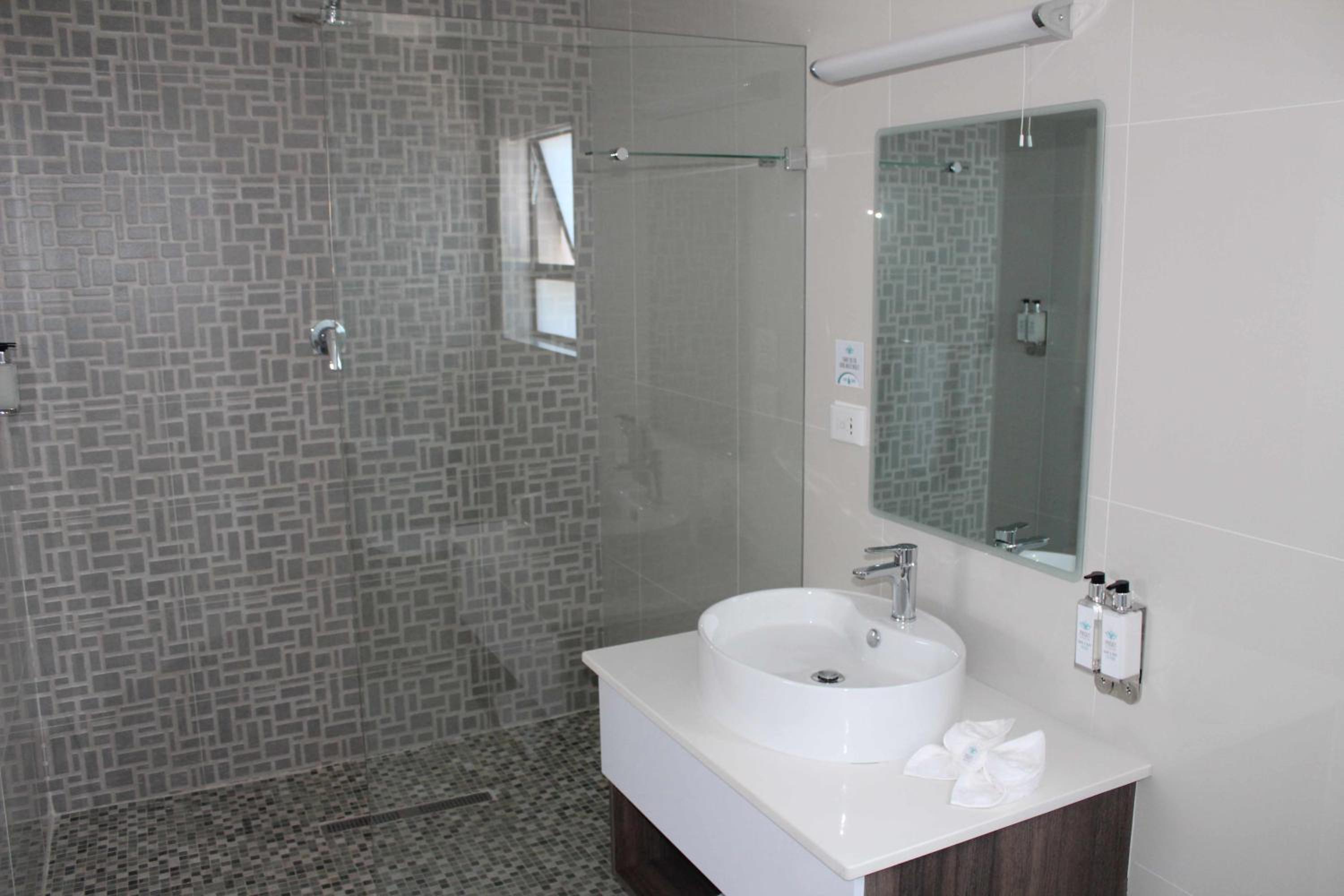 Queen Room - Photo 9
