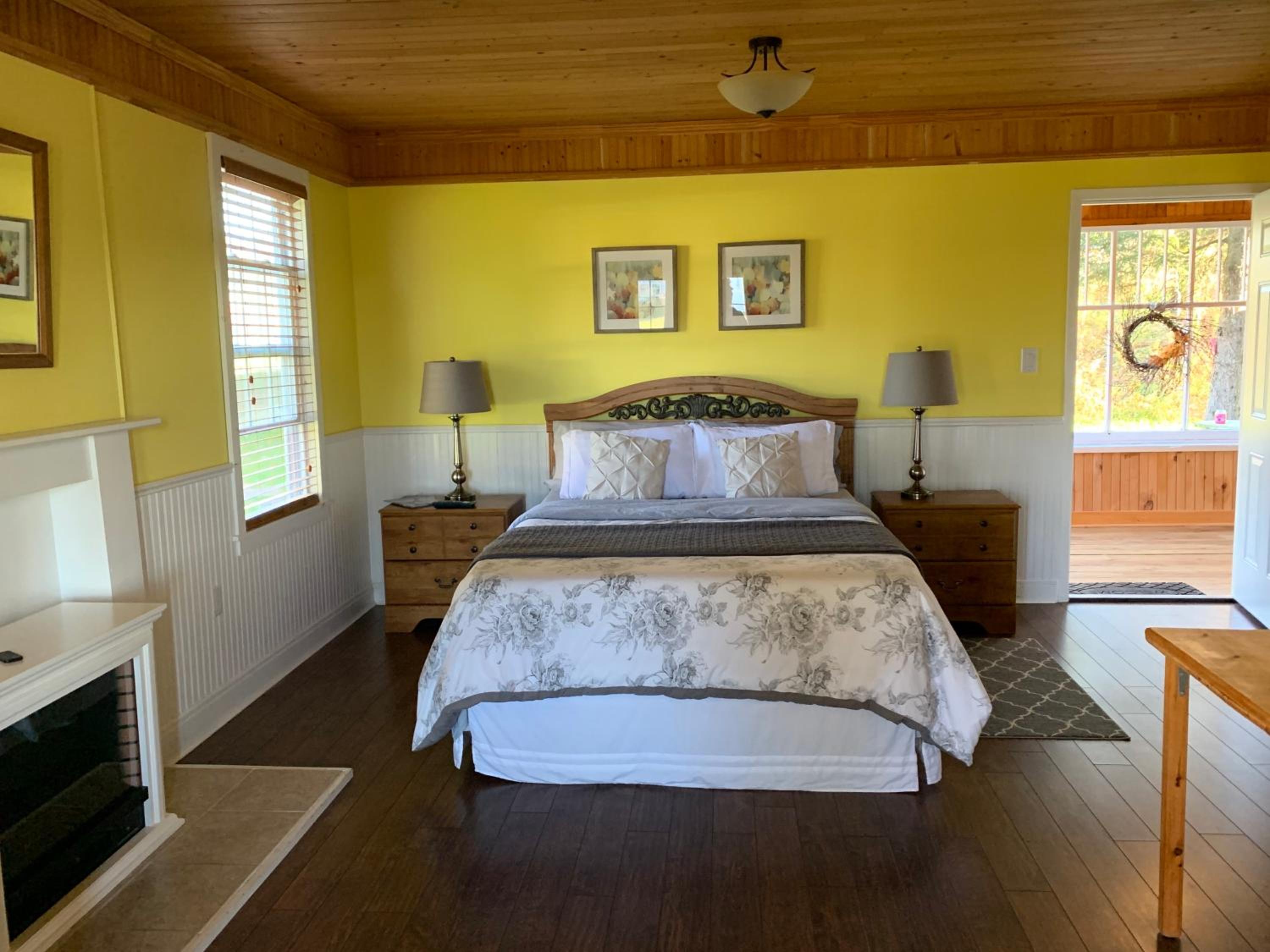 Queen Room with Balcony photo 1