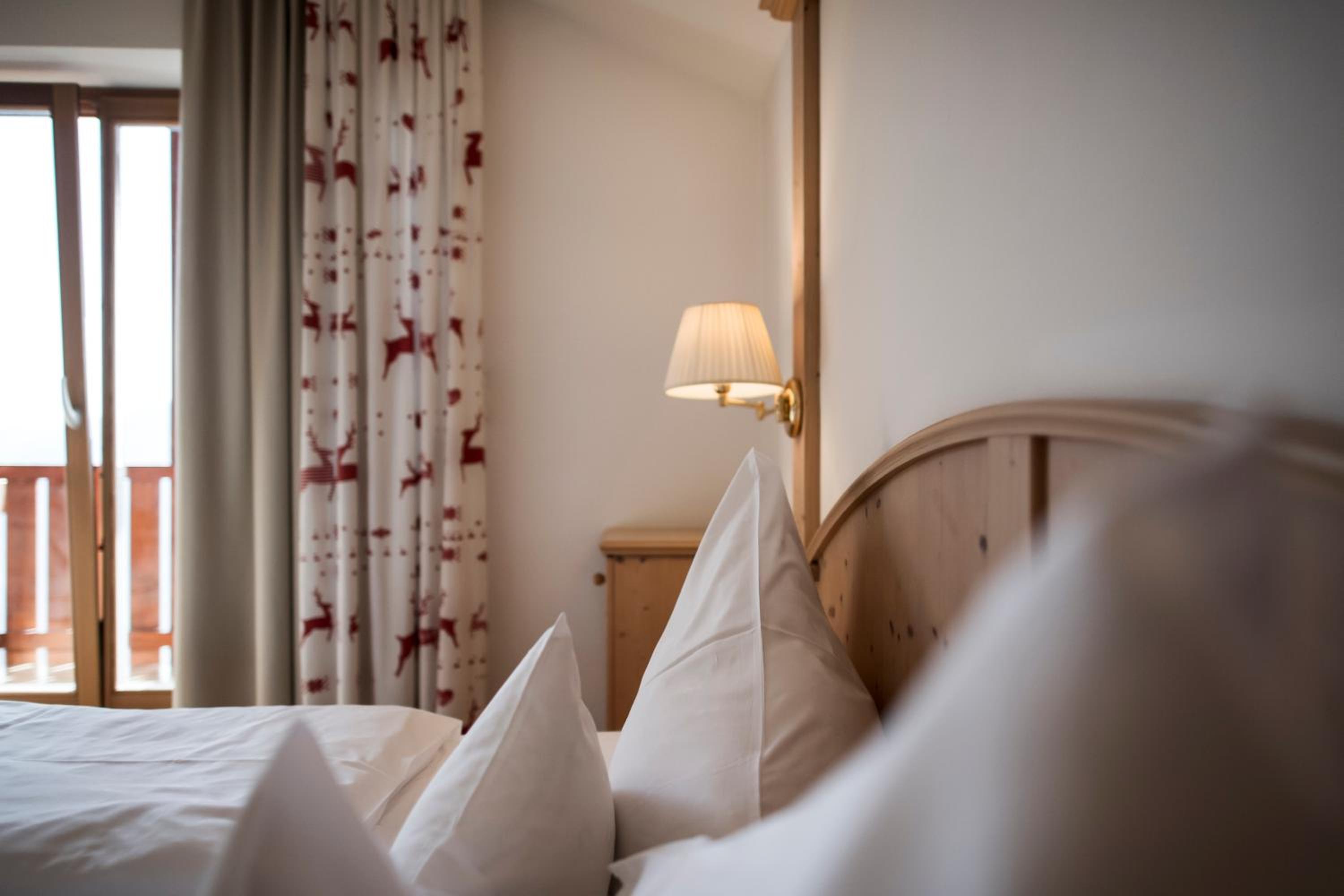 Deluxe Junior Suite - Photo 16