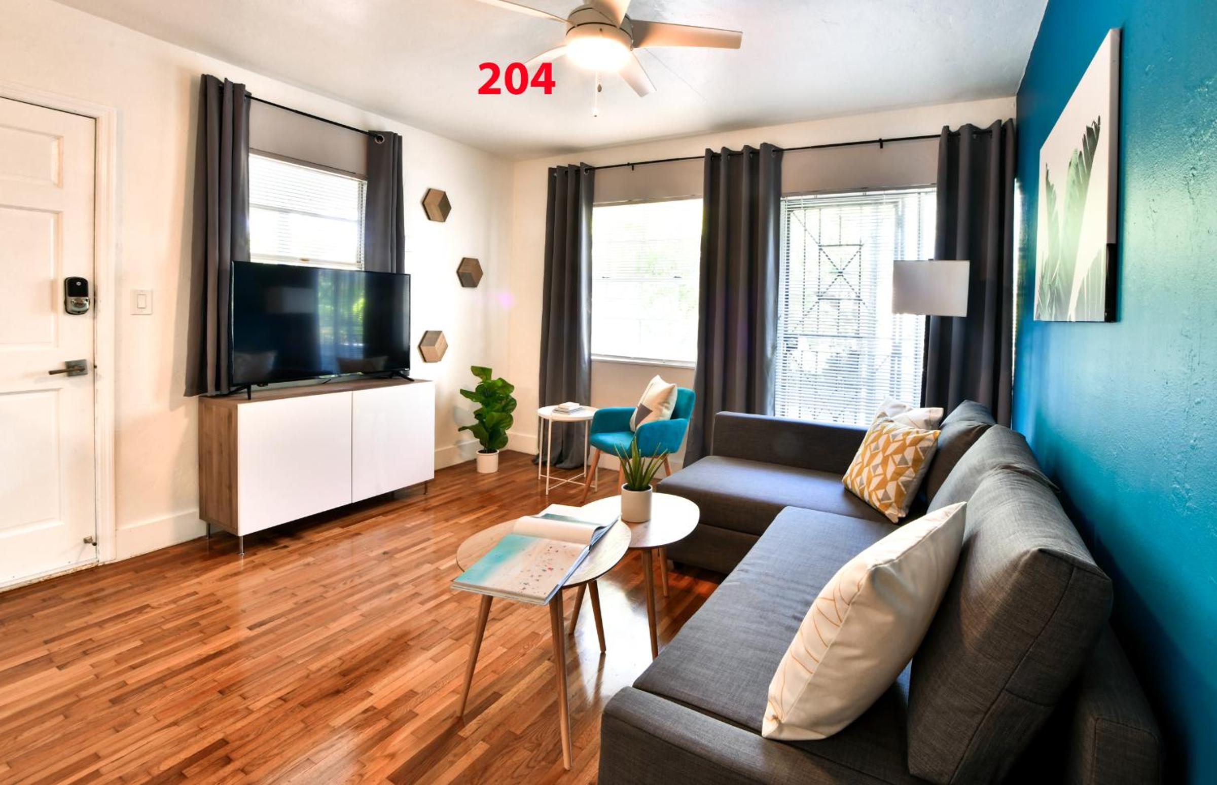 One-Bedroom Apartment photo 1
