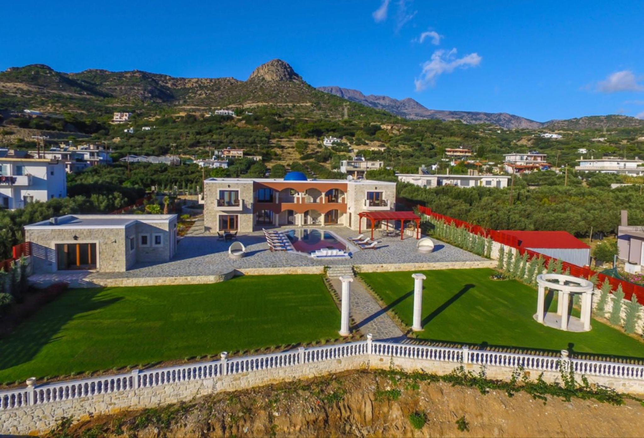 Villa photo 3