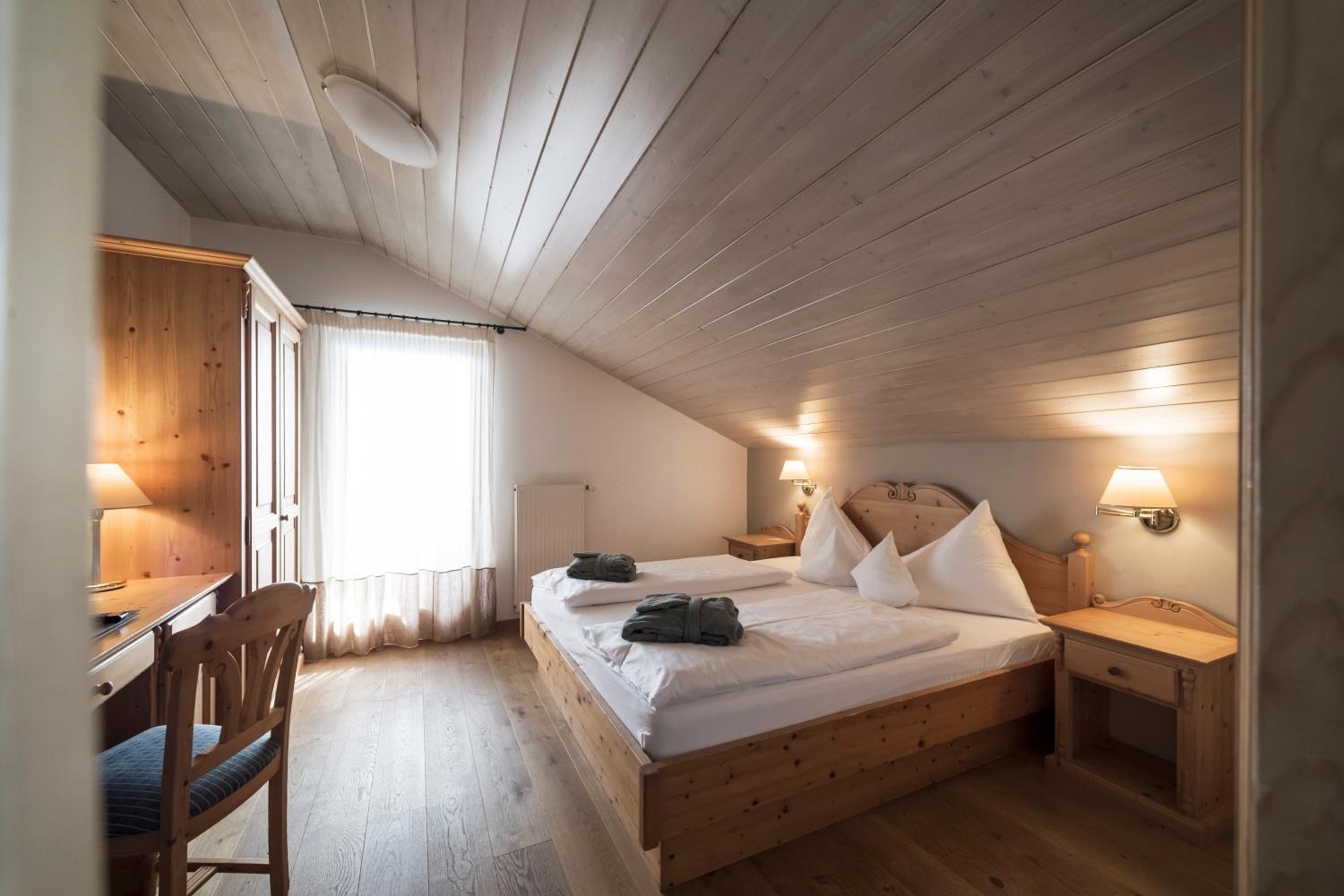 Deluxe Junior Suite - Photo 10