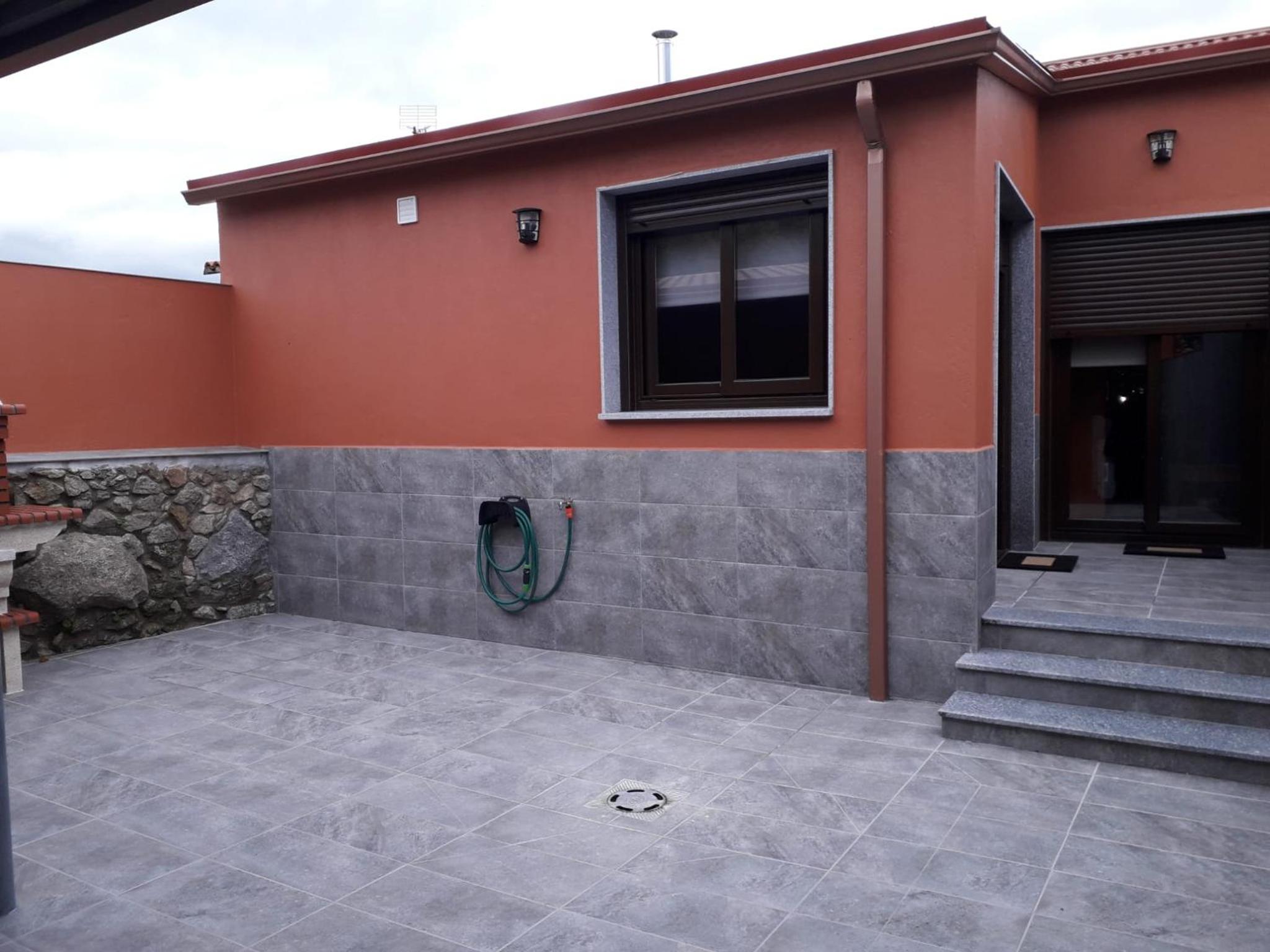 Three-Bedroom House photo 3