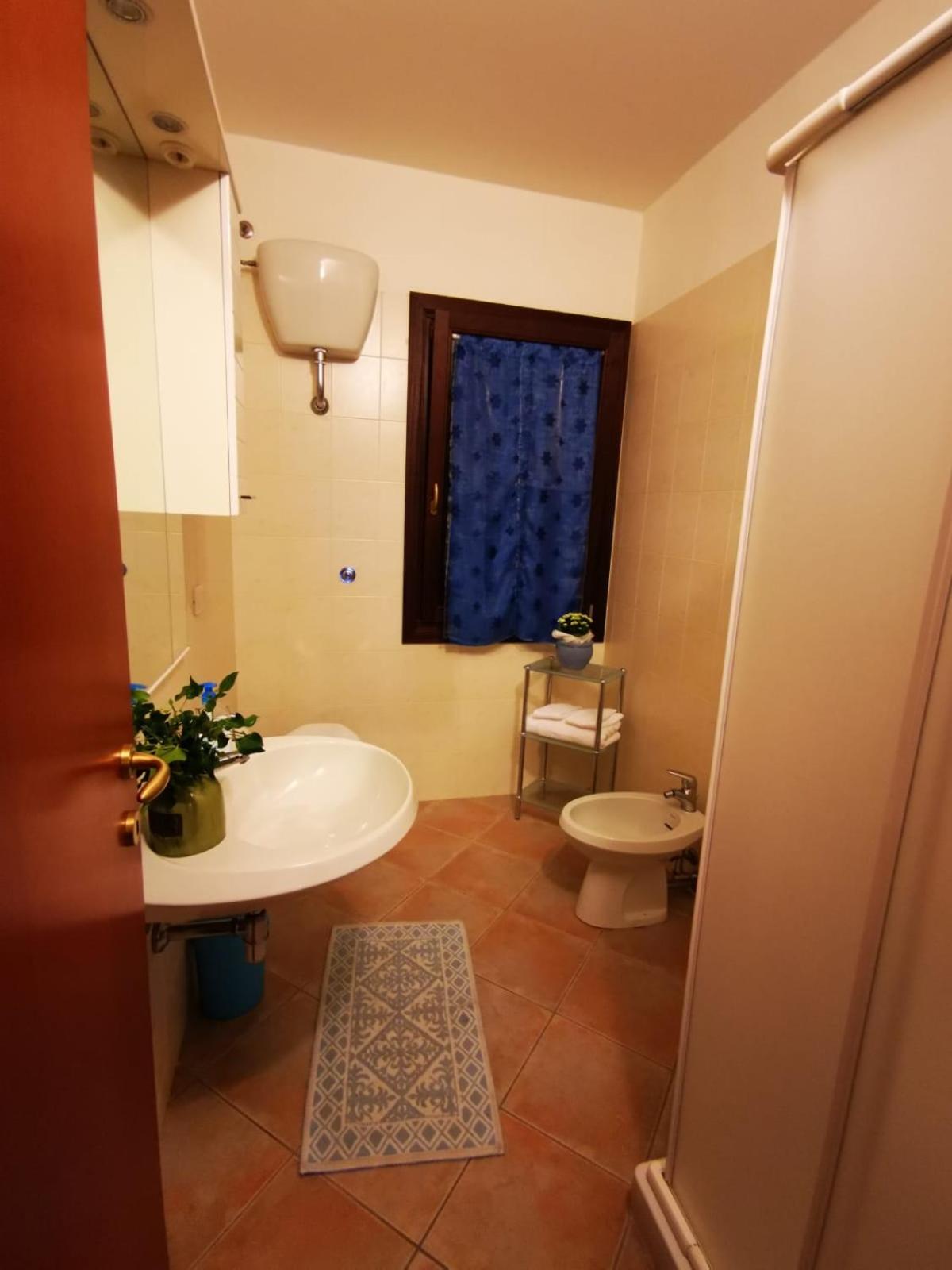 Twin Room with Private Bathroom photo 1