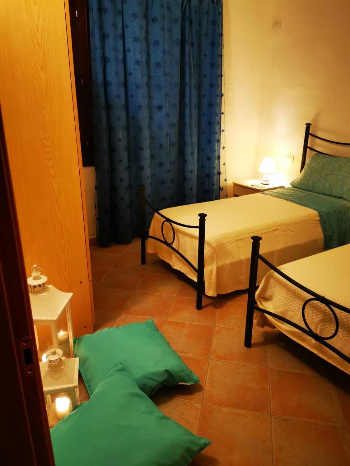 Twin Room with Private Bathroom photo 2