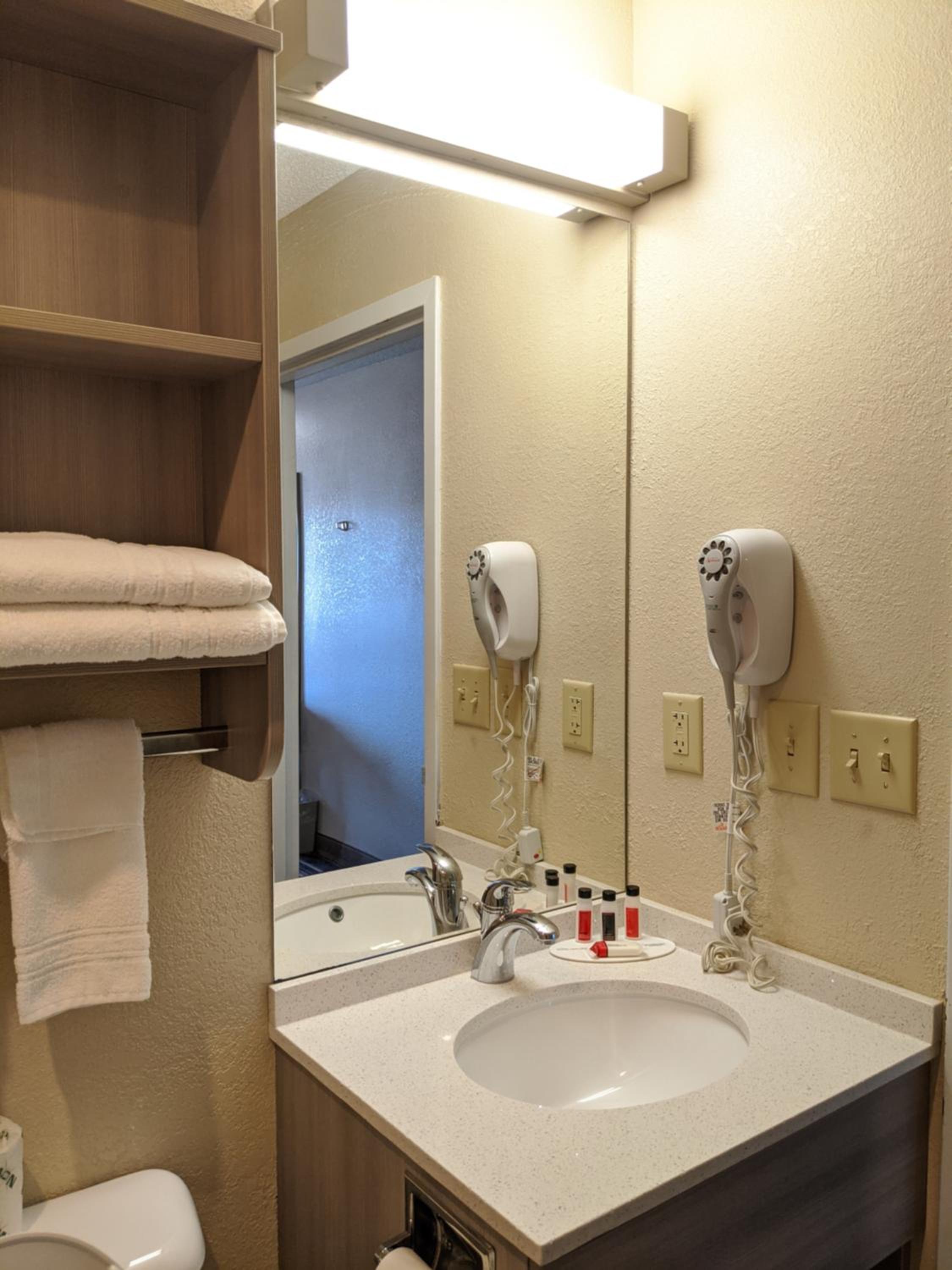Queen Room - Disability Access/Non-Smoking photo 3
