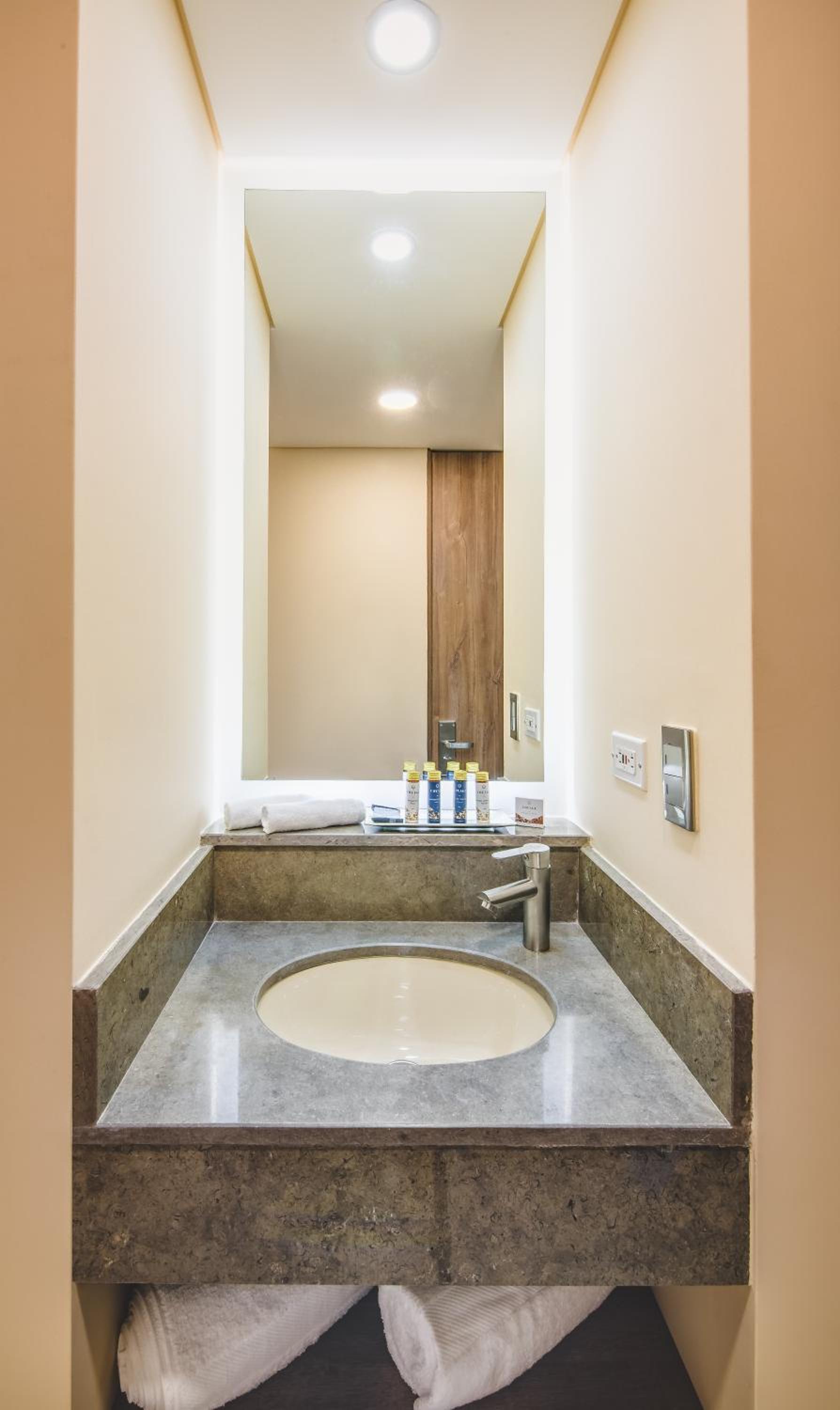 Standard Twin Room - Photo 2