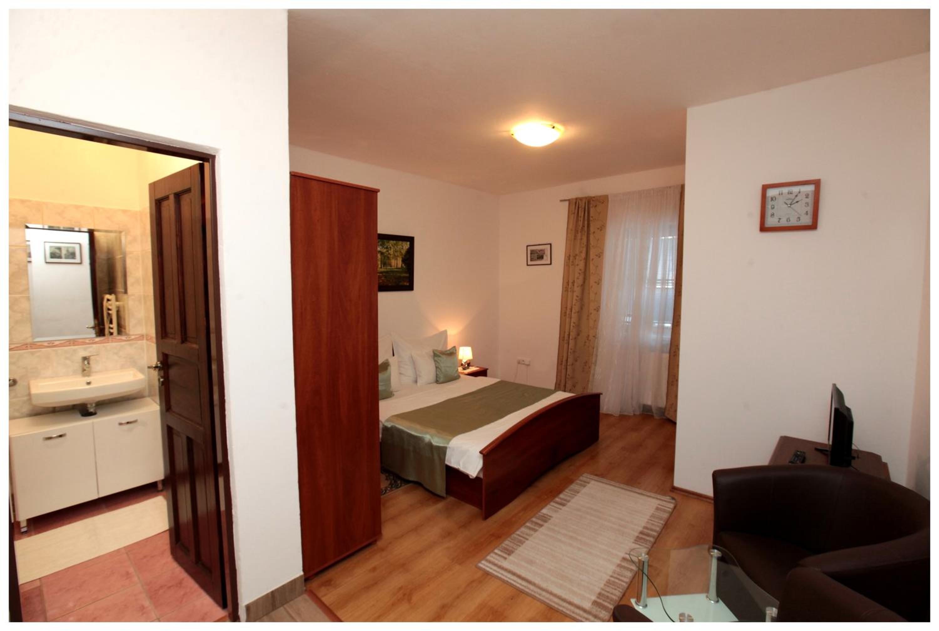 Budget Double Room photo 2