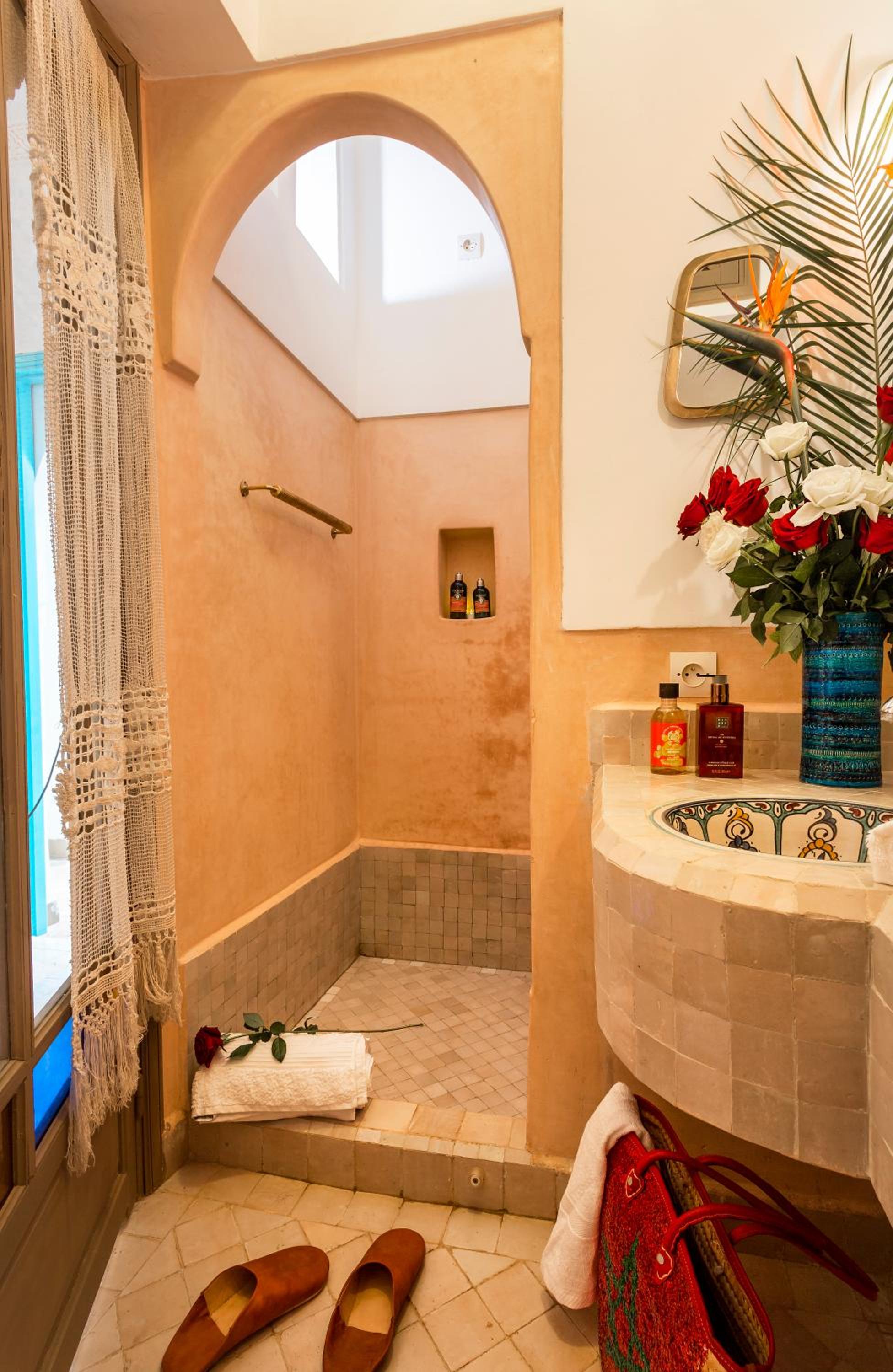 Deluxe Double Room with Shower - Photo 3